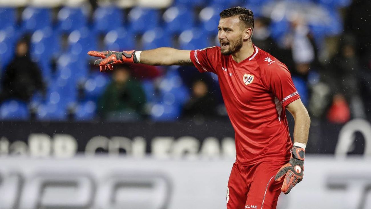  Dimitrievski, en un partido con el Rayo.