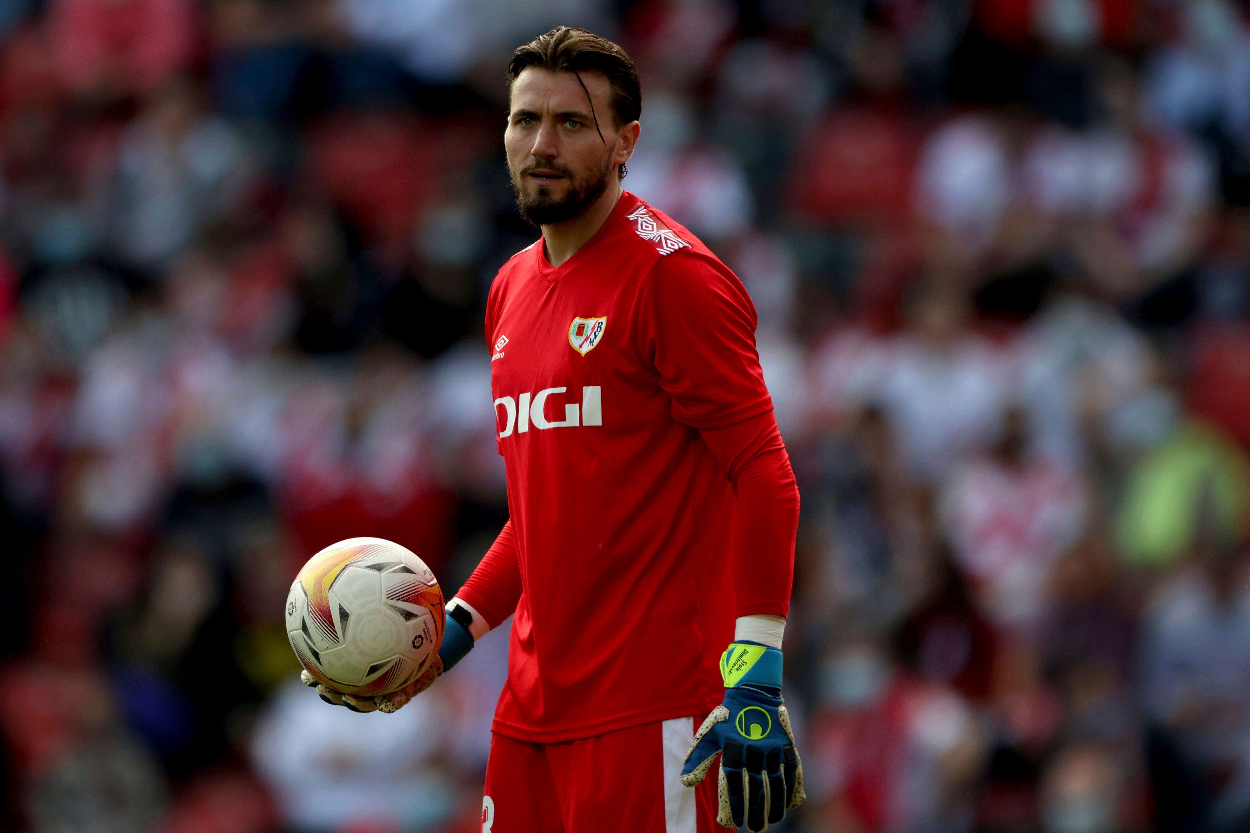 Dimitrievski, en un partido con el Rayo Vallecano.