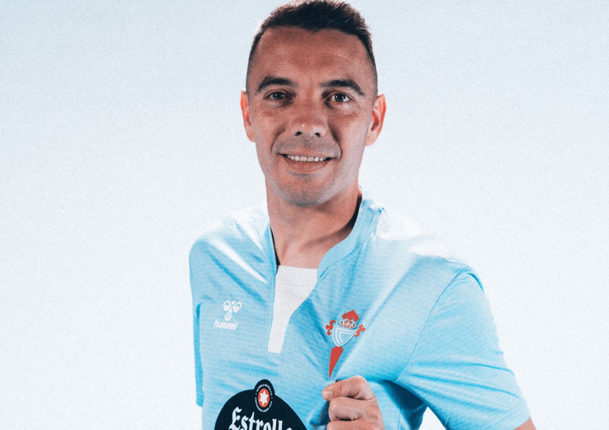 Iago Aspas con la nueva camiseta.