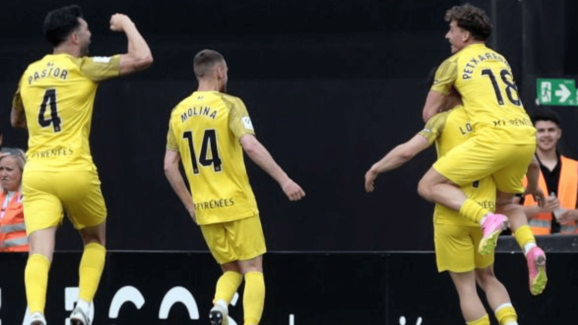  Julen Lobete celebra su gol al Eldense.