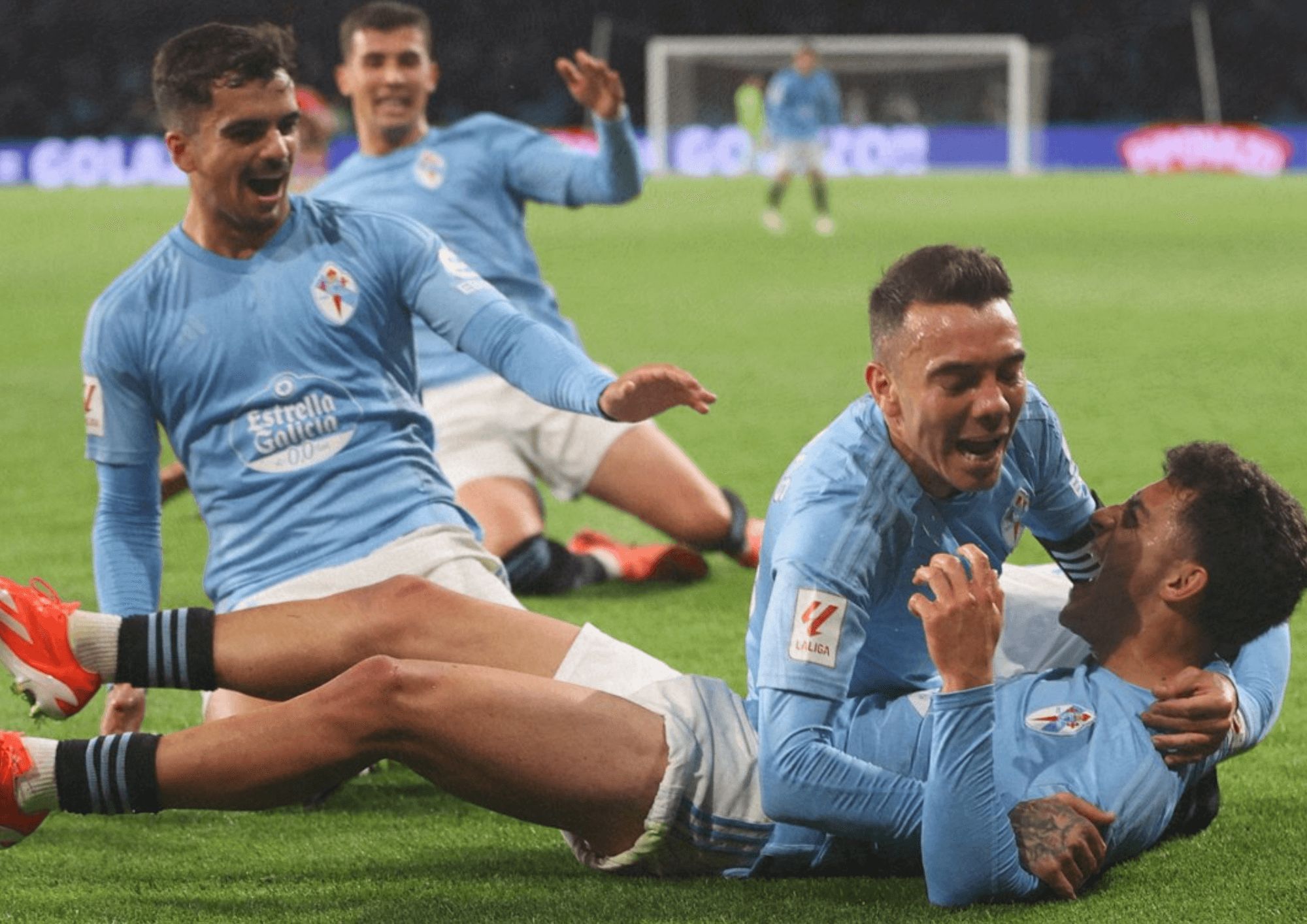  Aspas, Carlos Domínguez y Damián celebran el gol de Hugo Álvarez.
