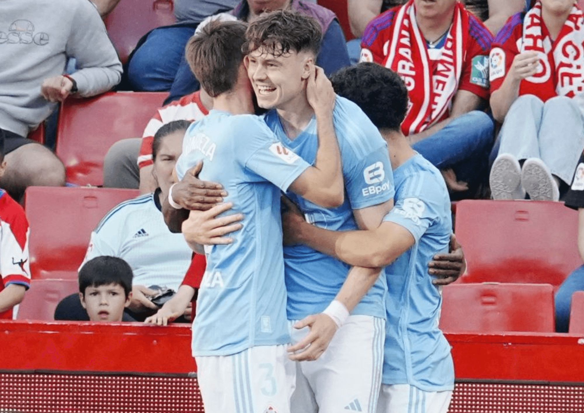  Strand Larsen con Mingueza y Hugo Sotelo.