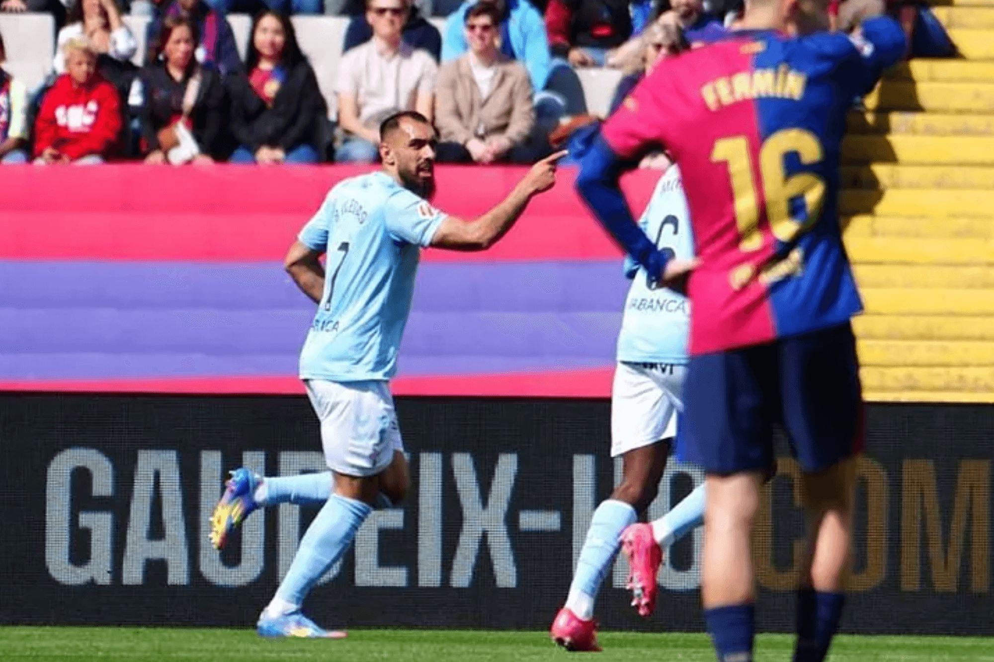  Borja Iglesias celebra su gol al FC Barcelona.