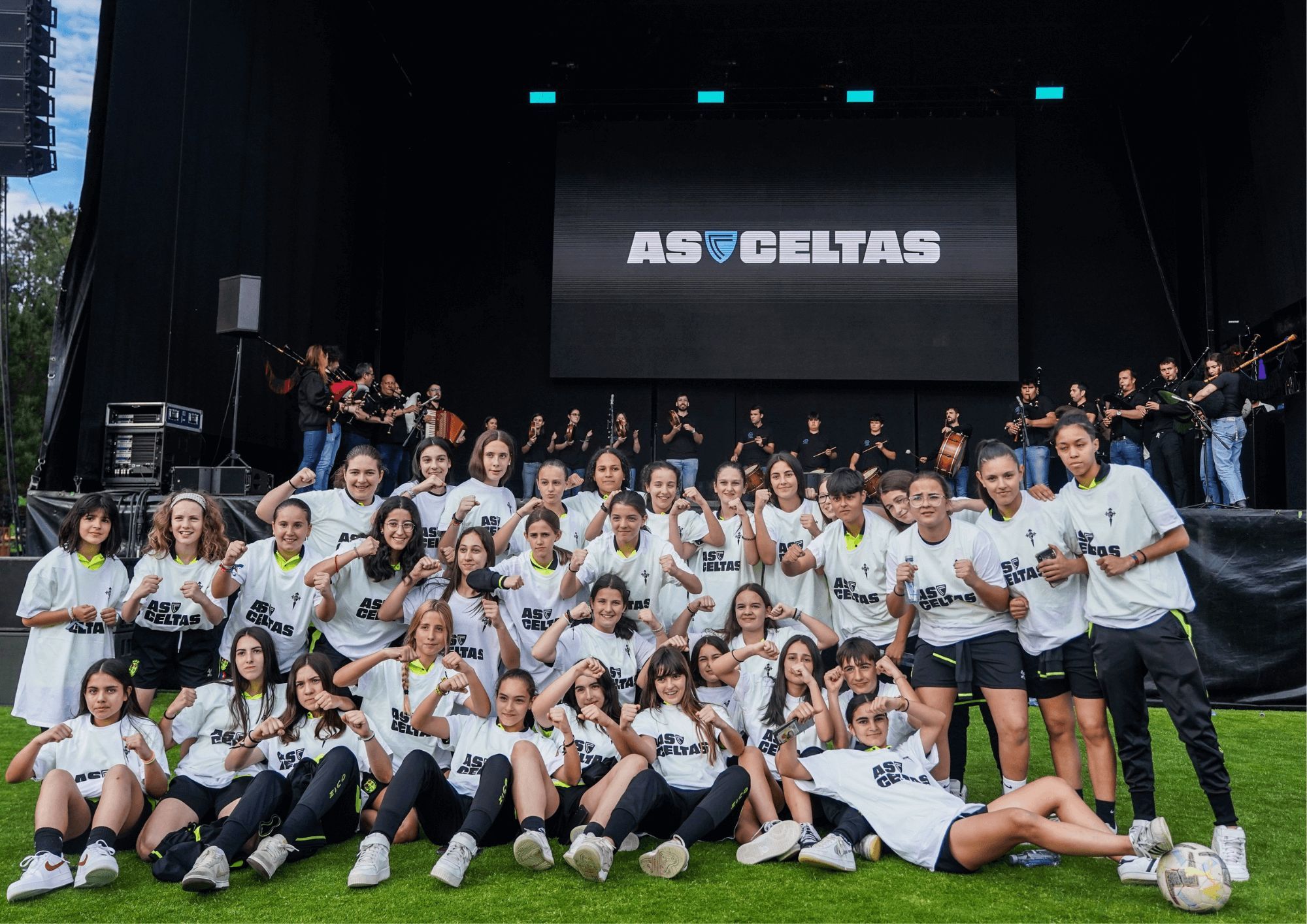 JUgadoras de la UD Mos, germen de As Celtas.