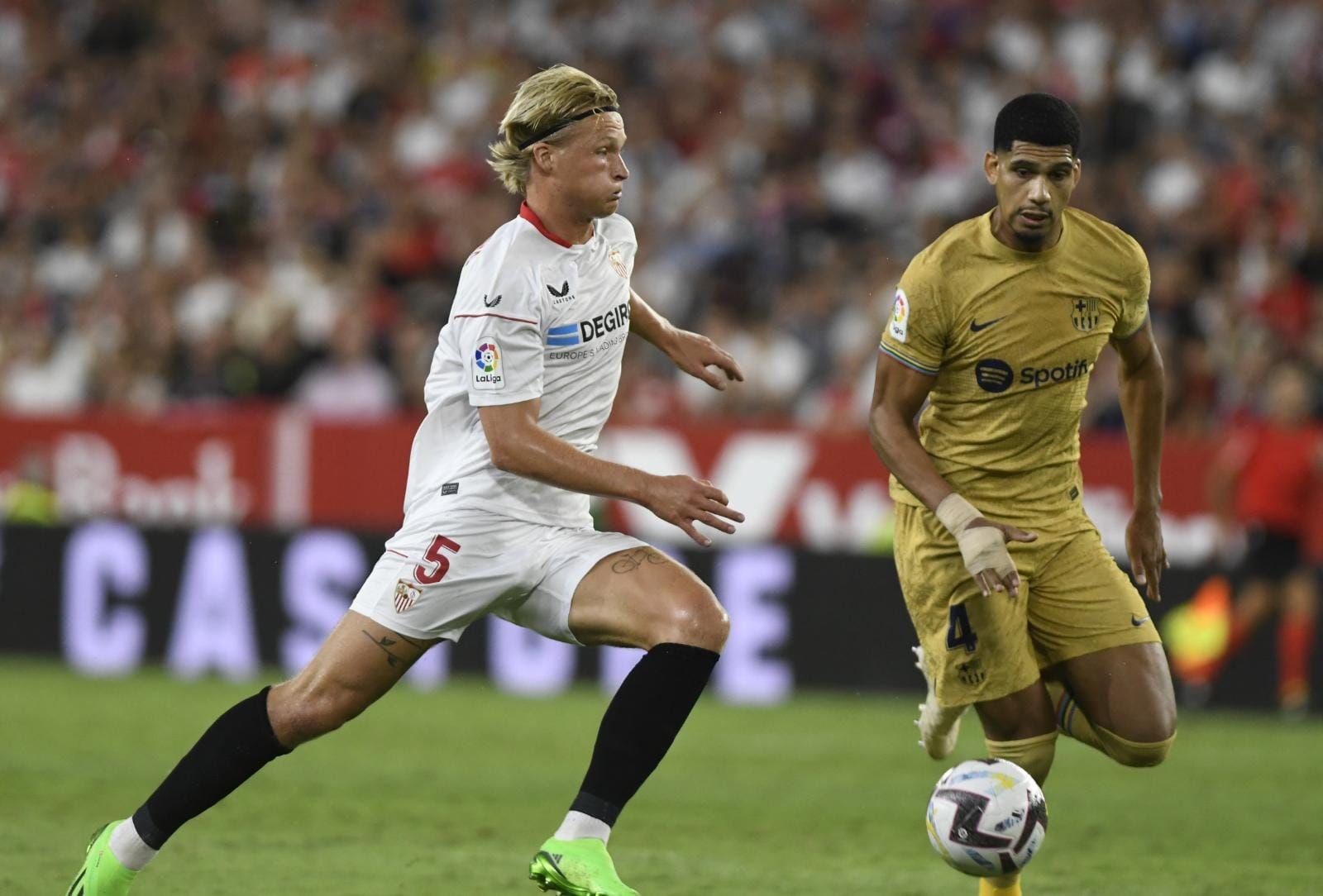  Dolberg ante el FC Barcelona