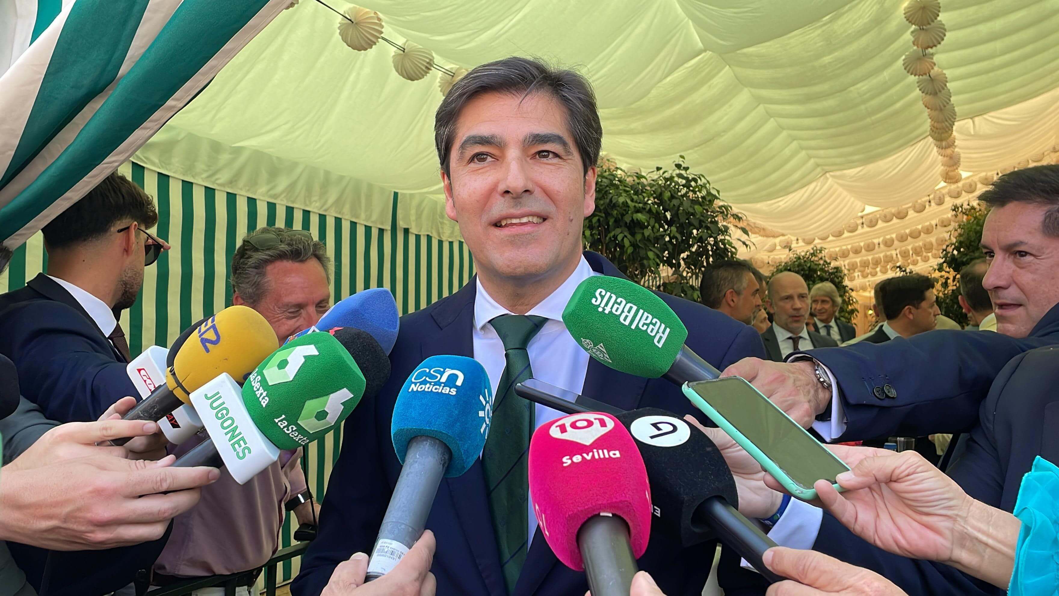 Ángel Haro ante los medios en la Feria.