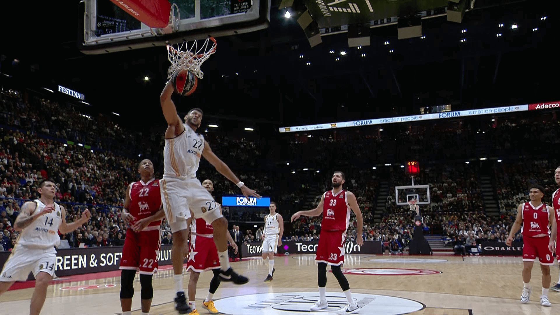 Edy Tavares durante el partido ante Olimpia Milano. (Fuente: Euroliga)