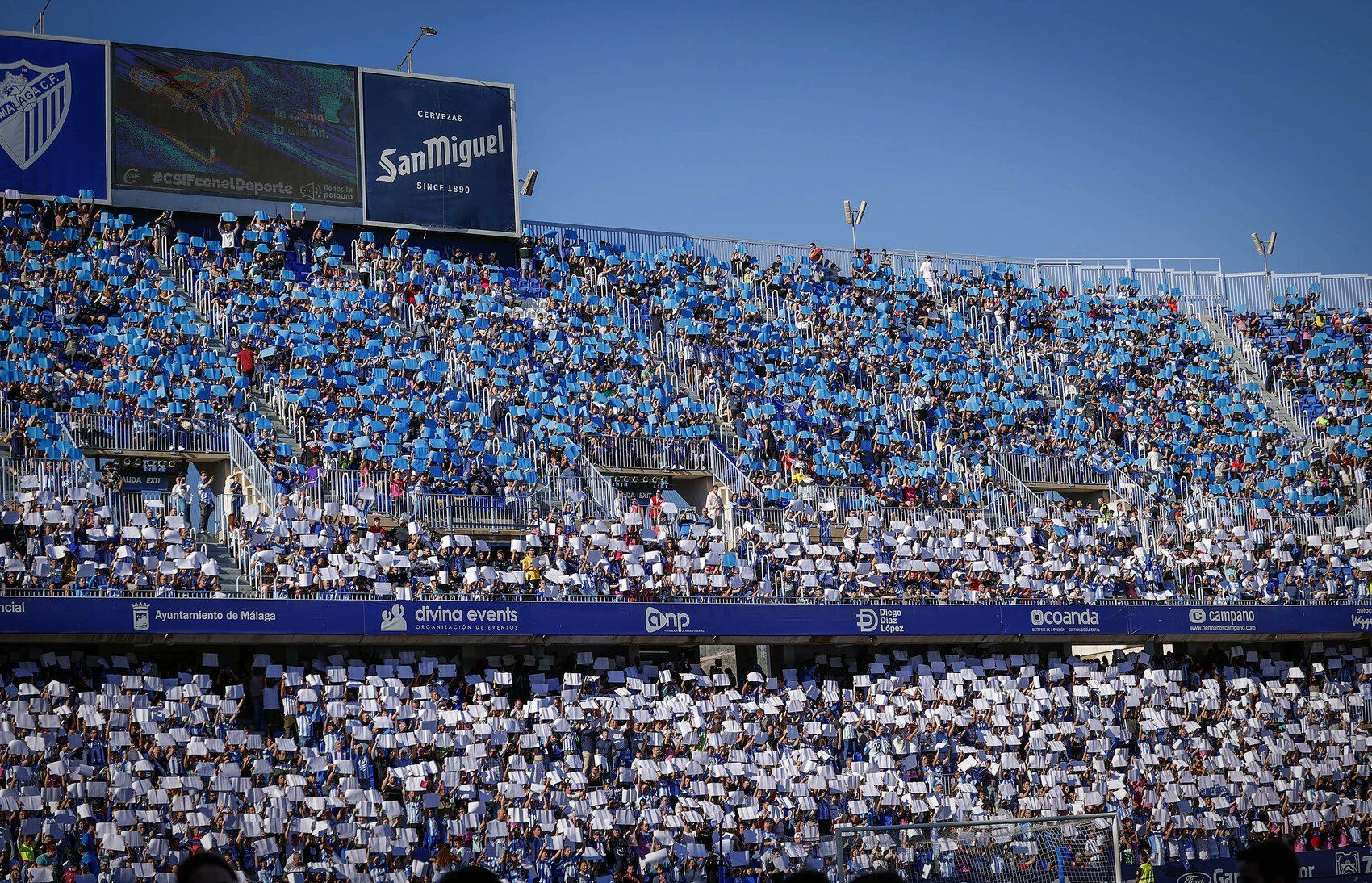  Mosaico en las gradas de La Rosaleda. (MCF)