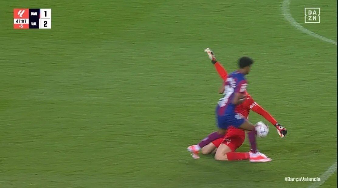 El error de Mamardashvili en el Barcelona - Valencia.