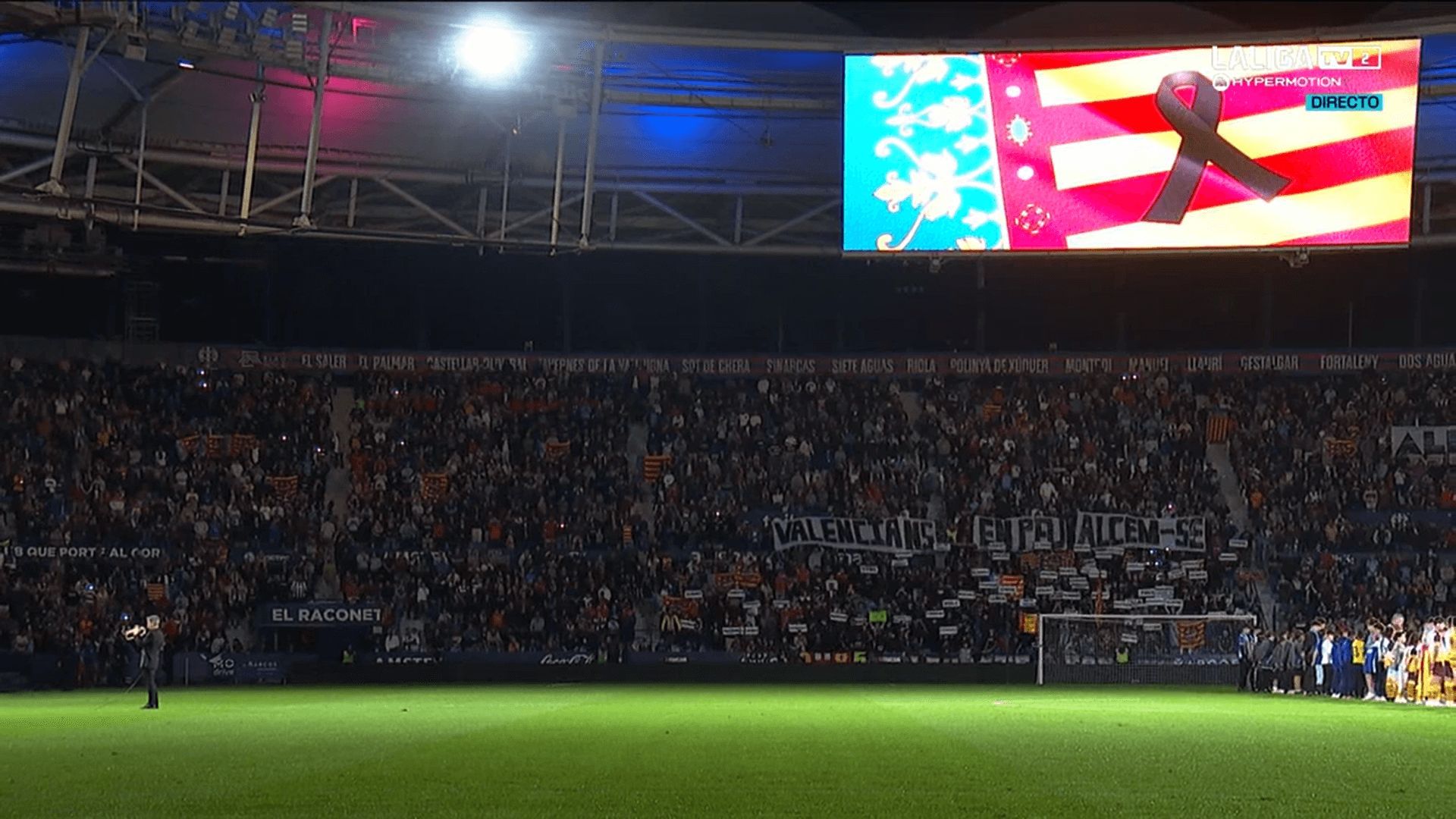  El minuto de silencio del Levante por los fallecidos por la DANA en Valencia.