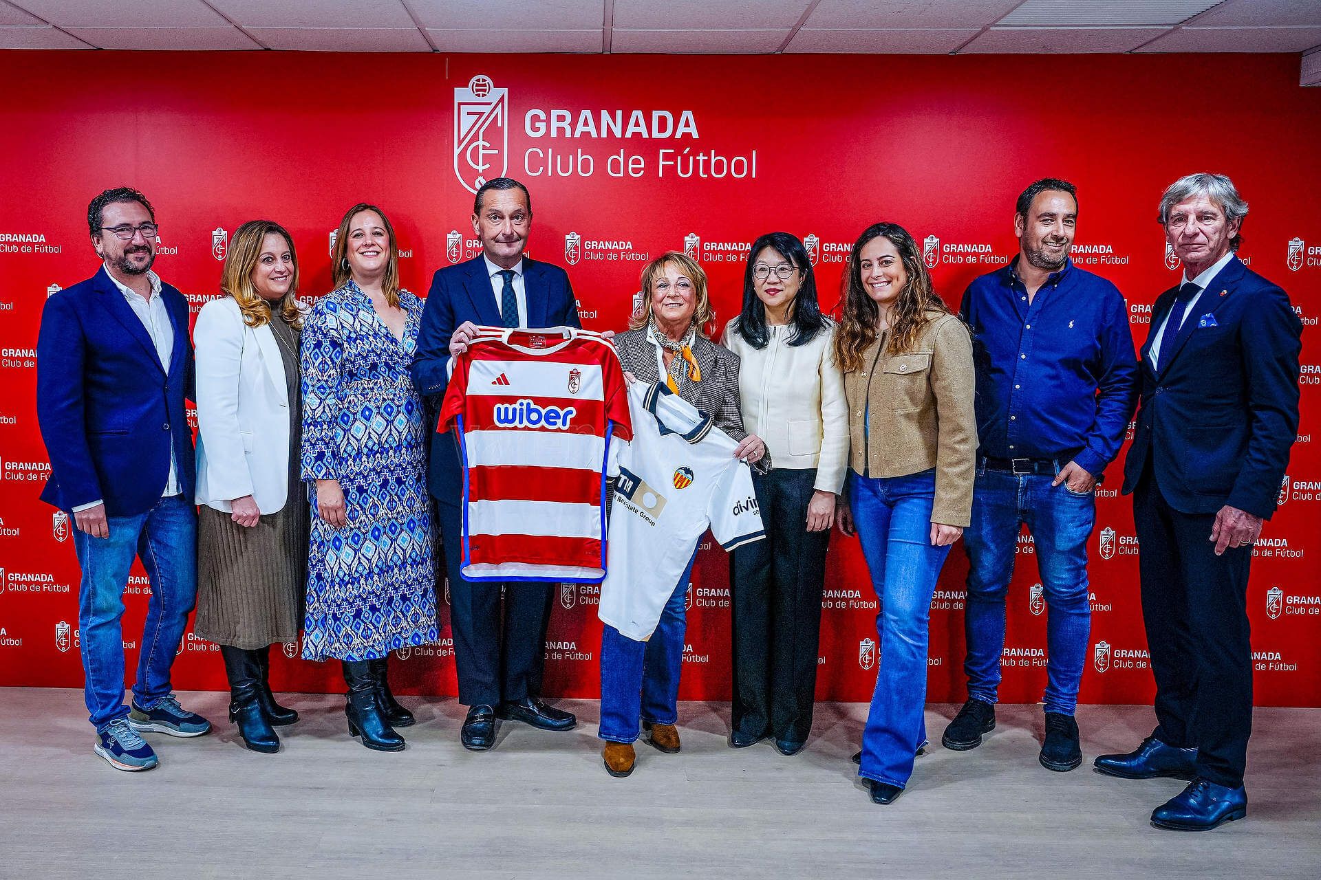  El homenaje del Valencia CF y el Granada CF a Ángel Castellanos.
