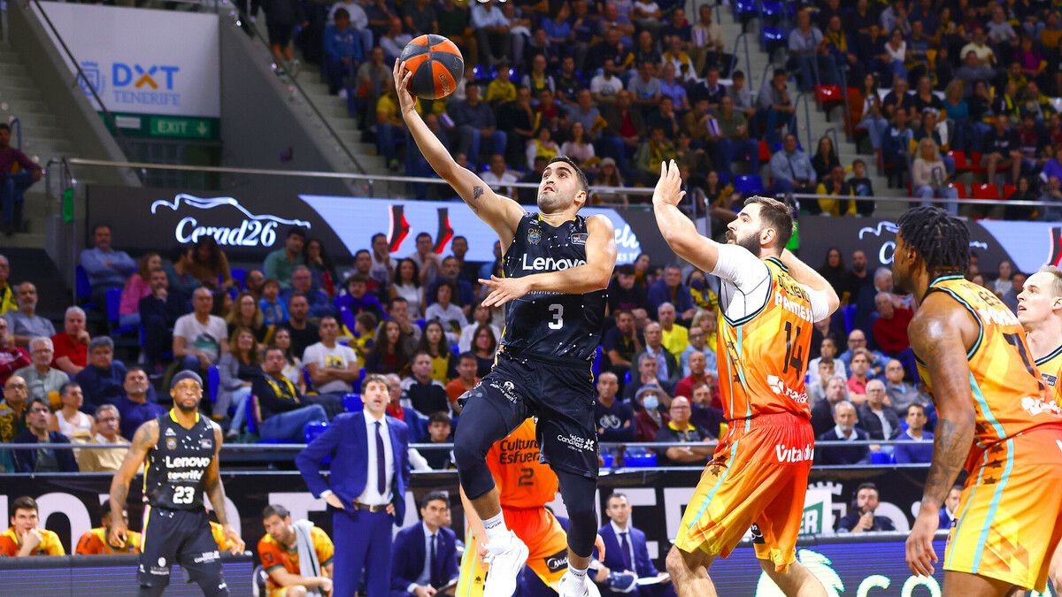  El Lenovo Tenerife sigue intratable en su cancha (94-78)