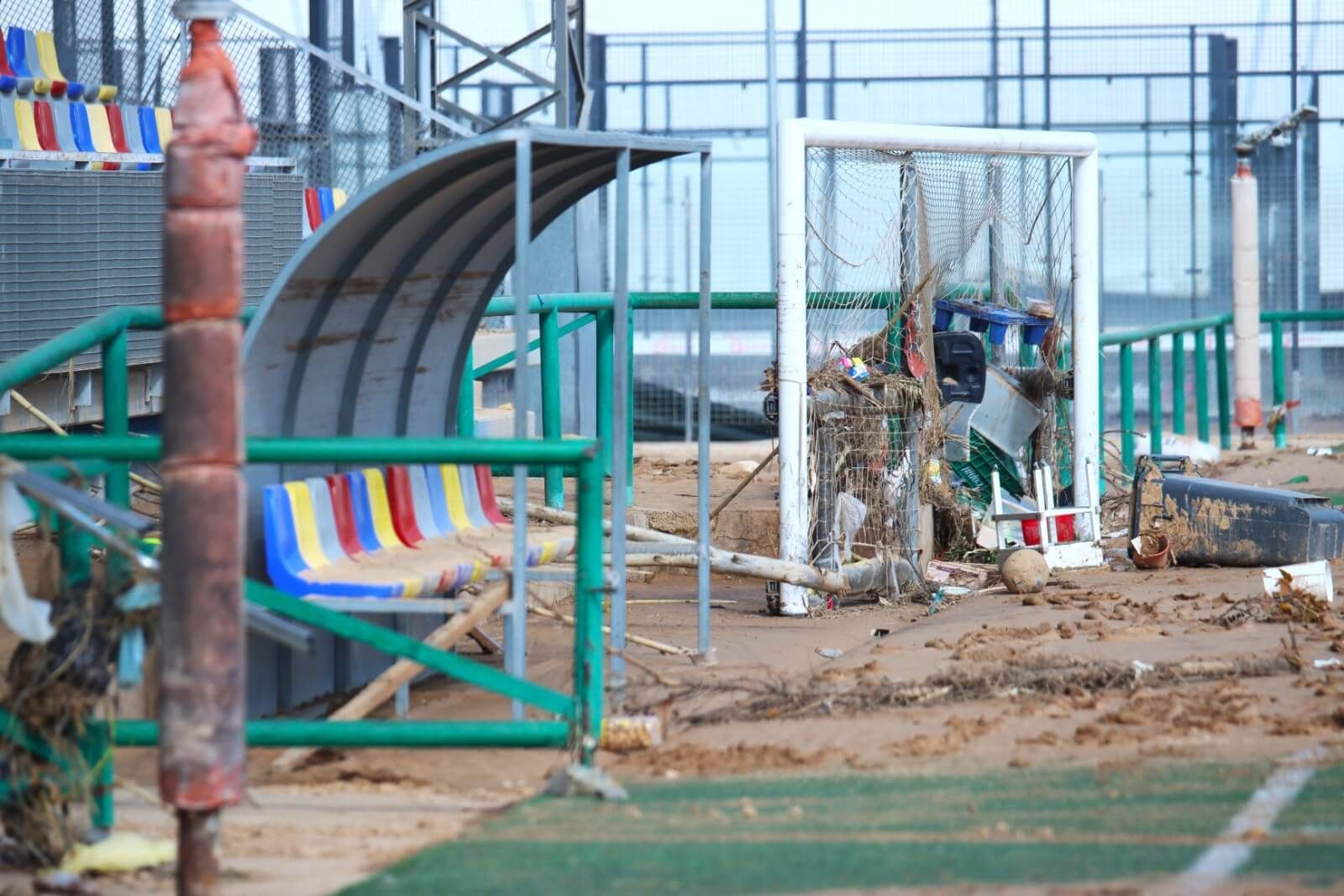  Infinidad de campos de fútbol han quedado devastados por la DANA