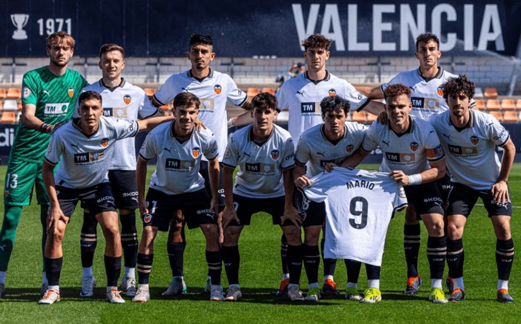  El once titular del VCF Mestalla con apoyo a Mario Domínguez.