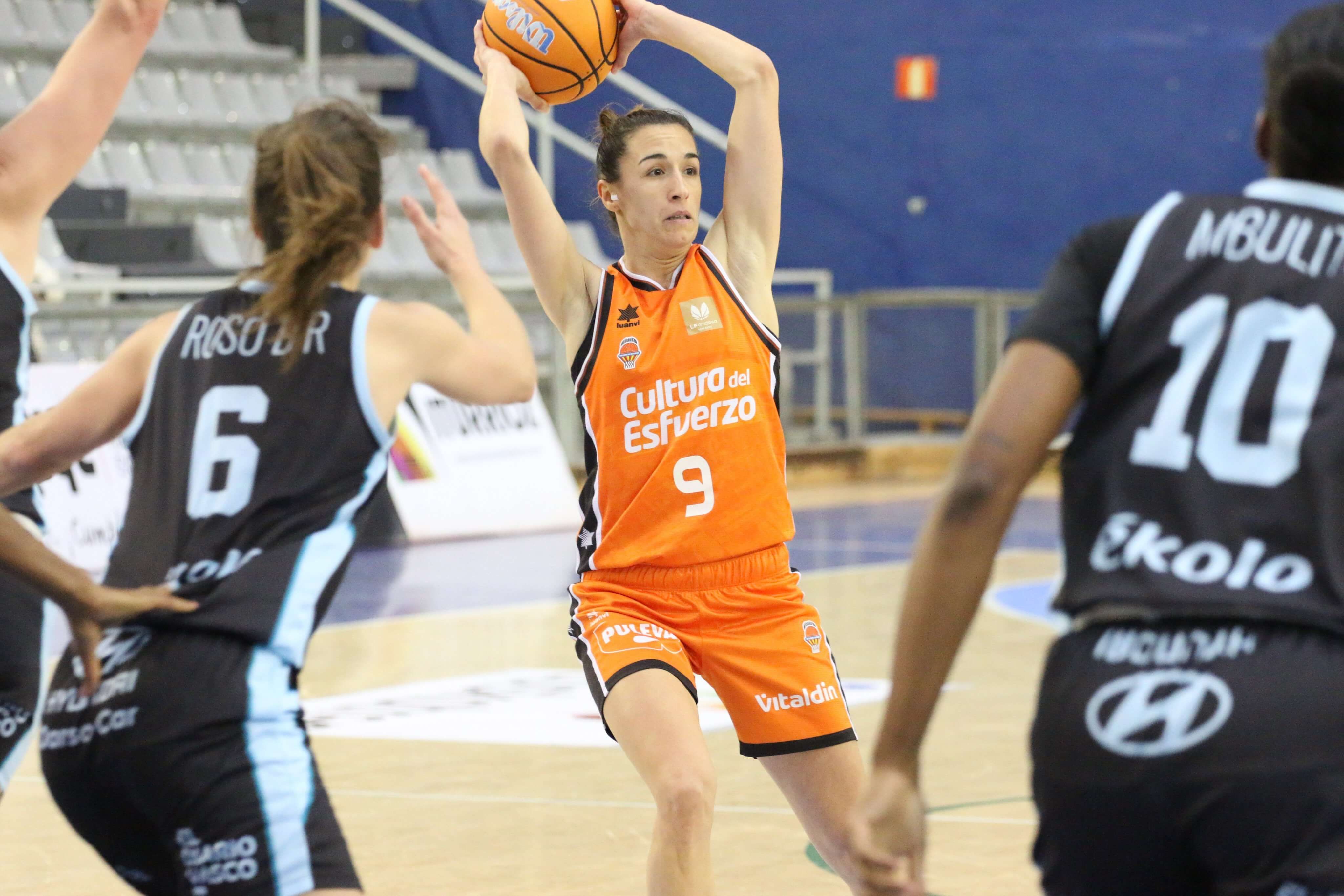 El último cuarto condena a Valencia Basket en la pista de IDK Euskotren (67-63)