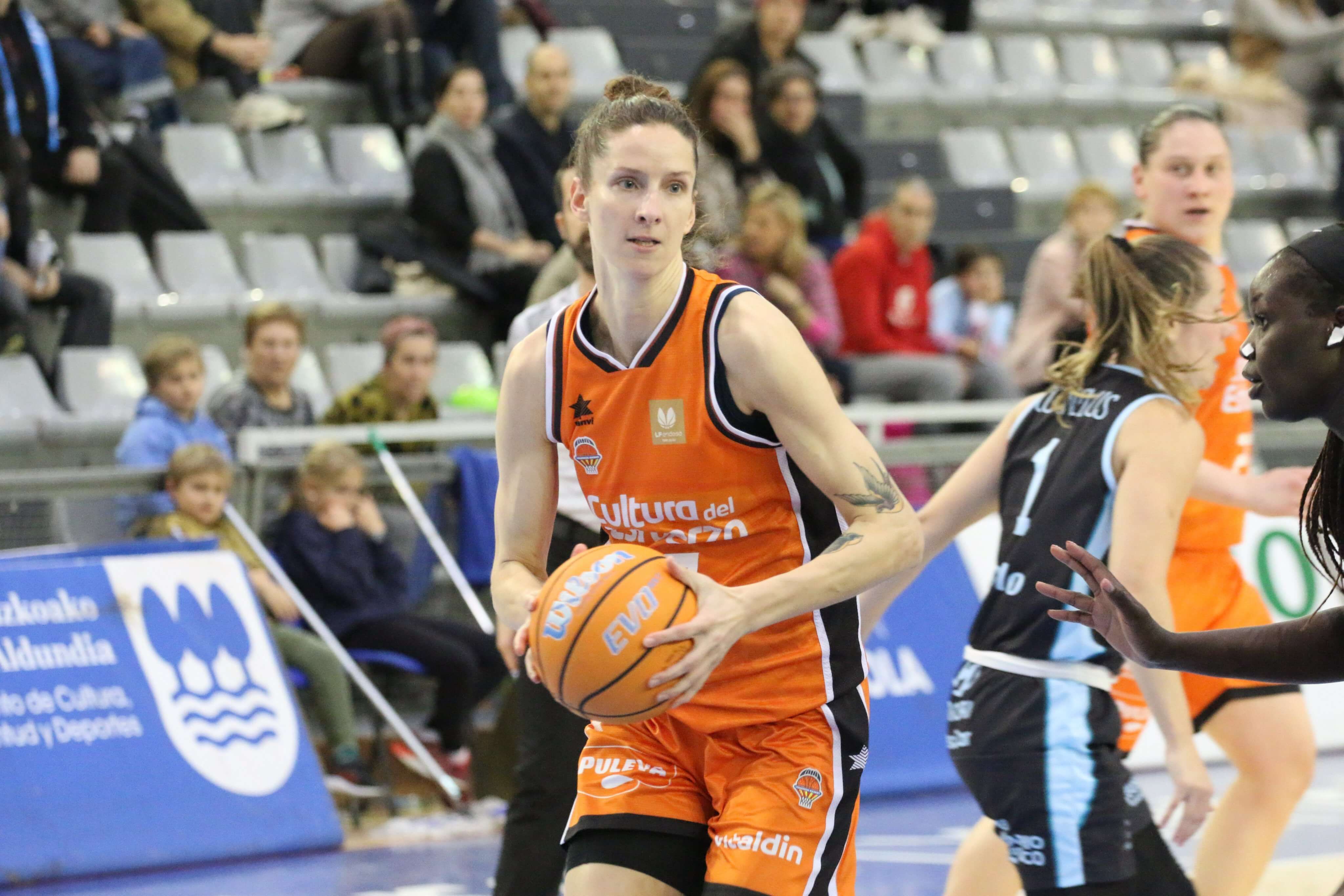  El último cuarto condena a Valencia Basket en la pista de IDK Euskotren (67-63)