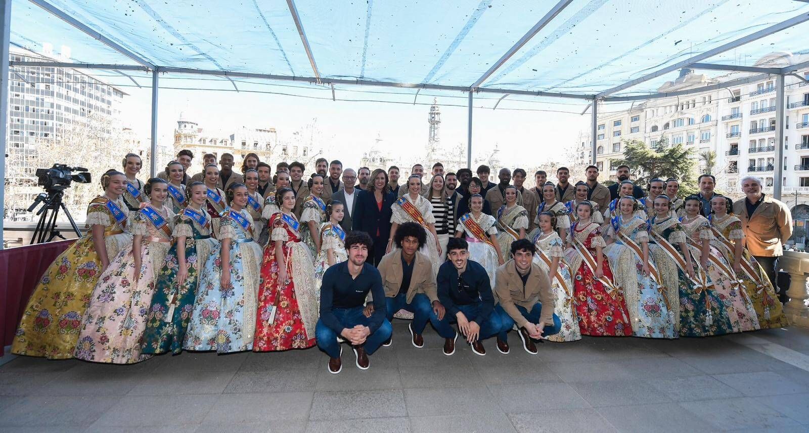  El Valencia CF acude a la Mascletà.