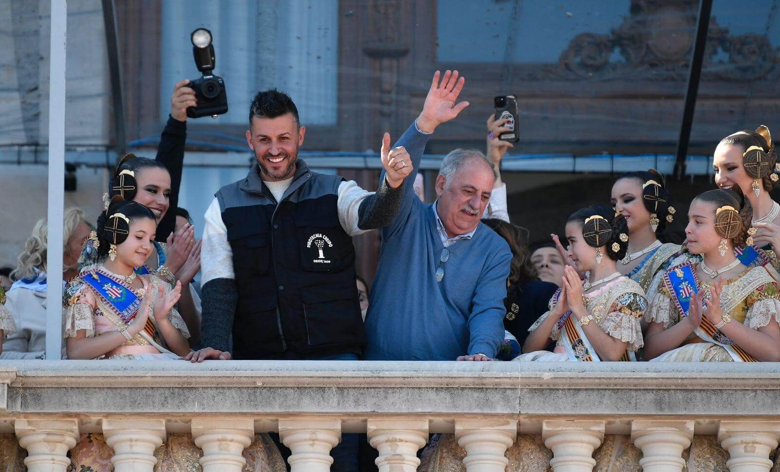  Pirotecnia Crespo saluda tras la Mascletà.