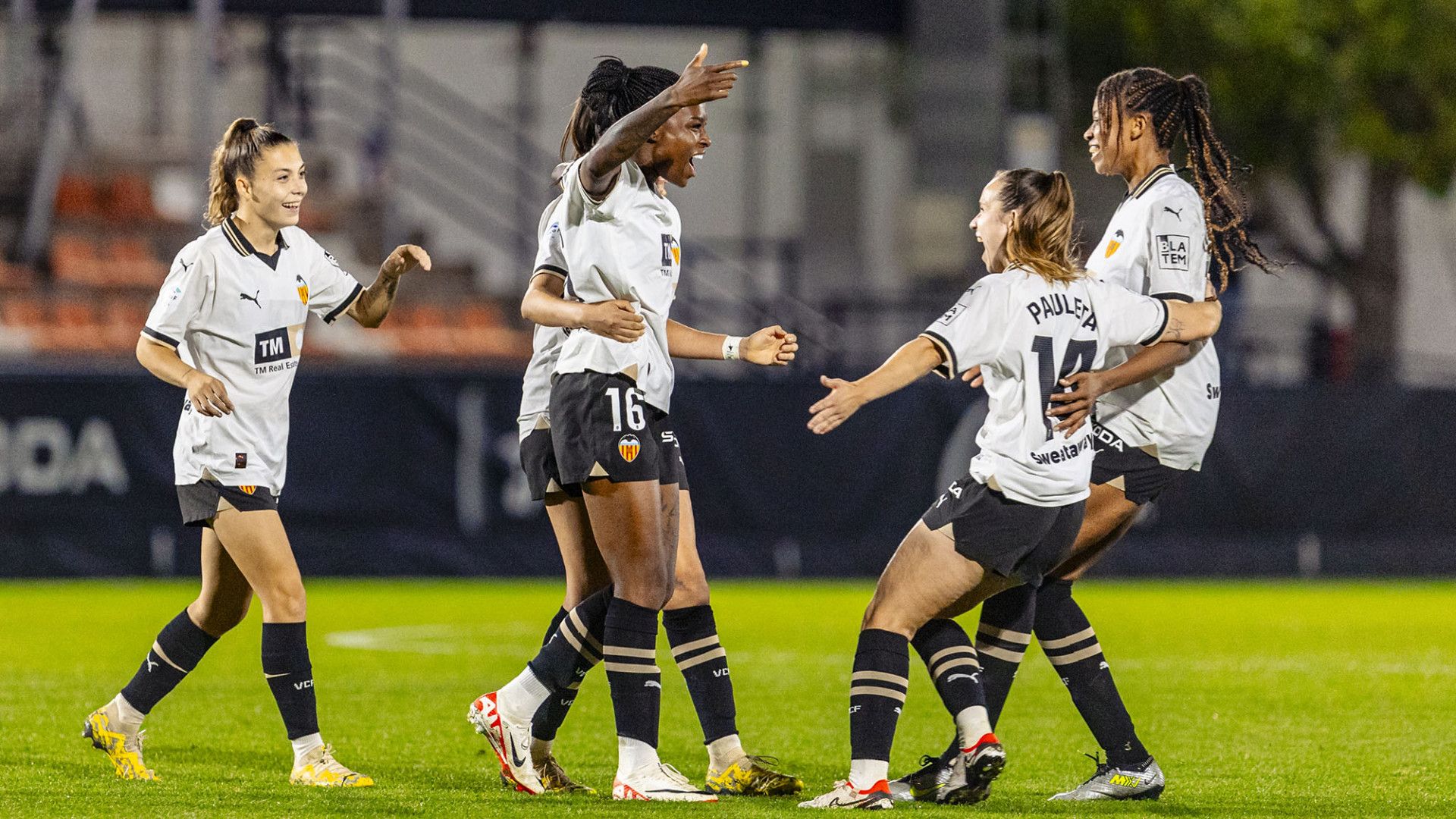 El VCF Femenino celebra un gol.