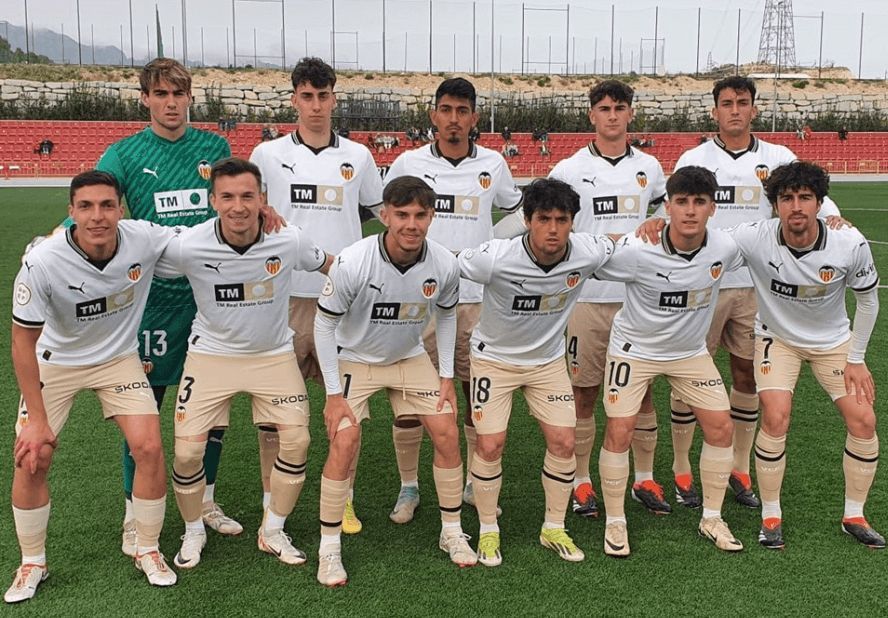  El VCF Mestalla comparece en La Nucía con Hugo González abajo a la derecha