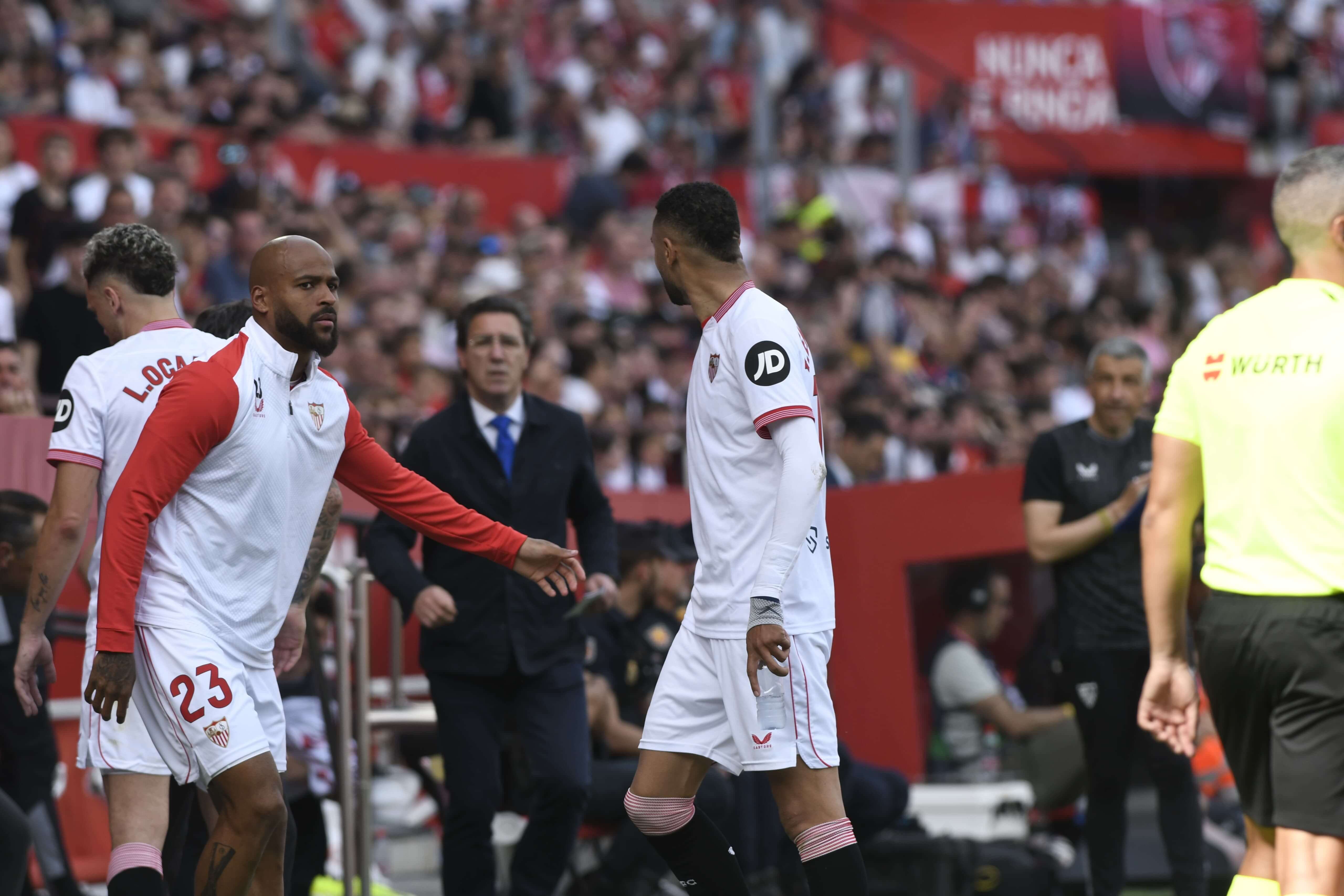  En-Nesyri, enfadado tras ser cambiado.