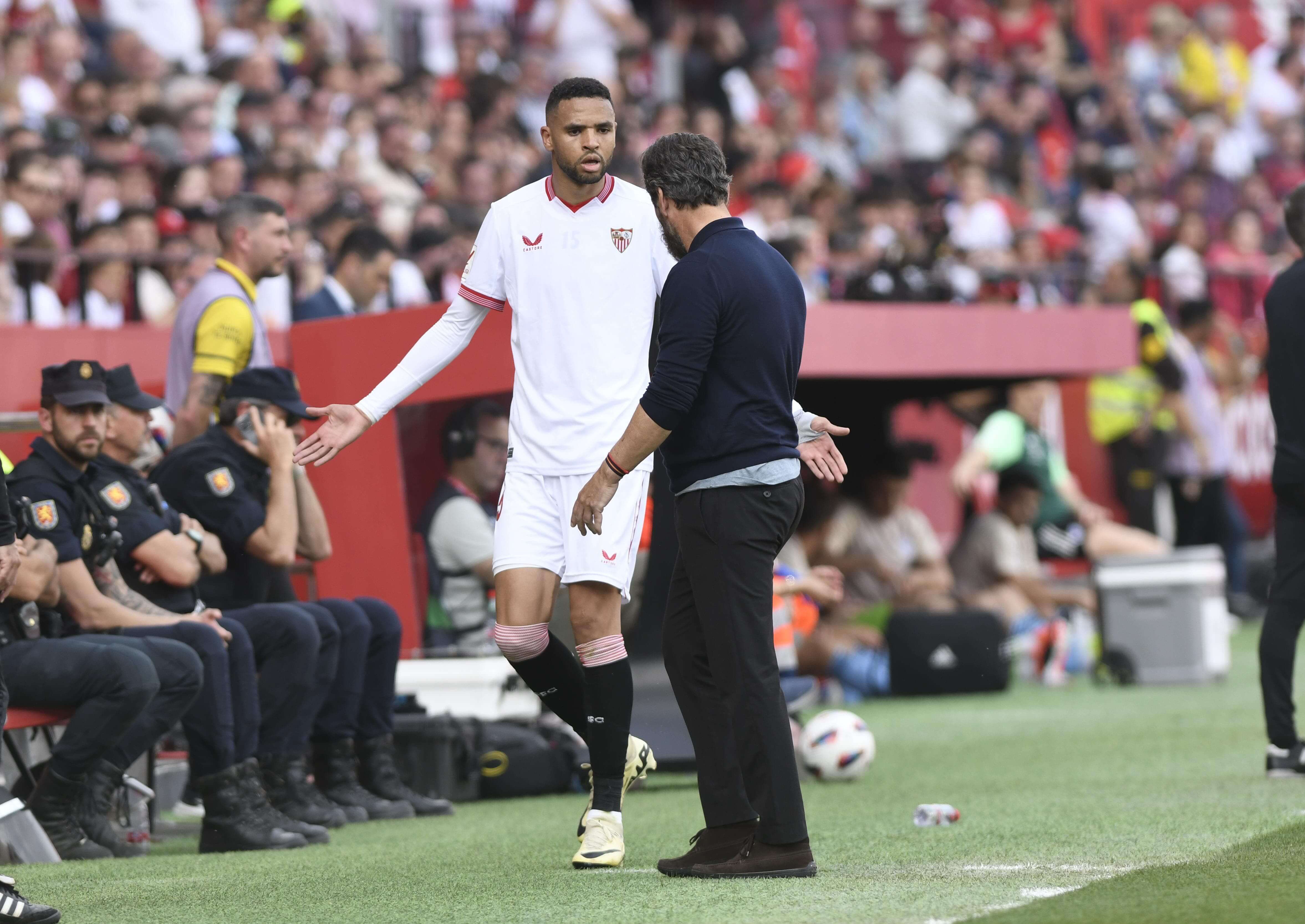  En-Nesyri, enfadado tras ser cambiado.