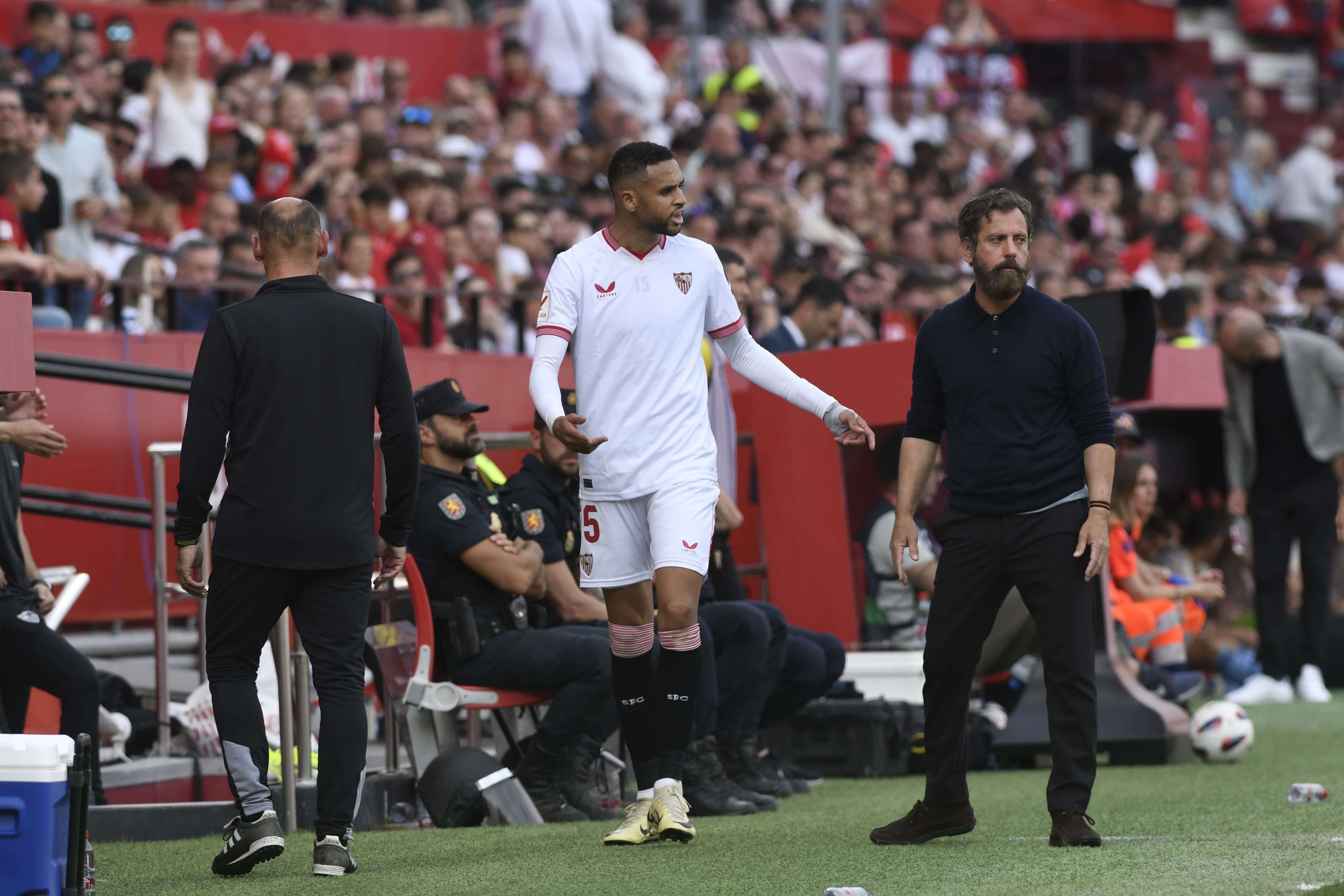 En-Nesyri, enfadado tras ser cambiado.En-Nesyri, enfadado tras ser cambiado