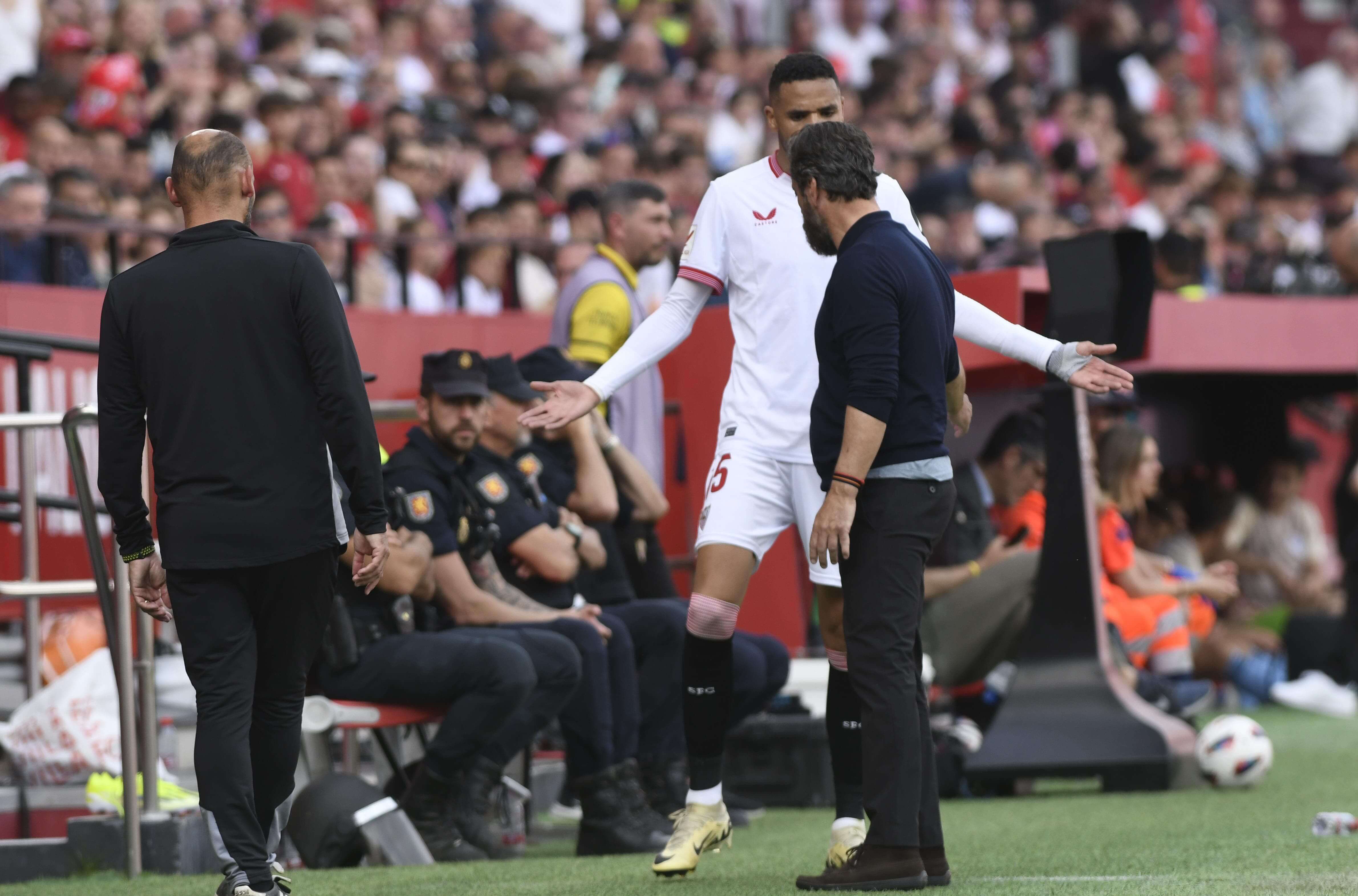  En-Nesyri, enfadado tras ser cambiado.