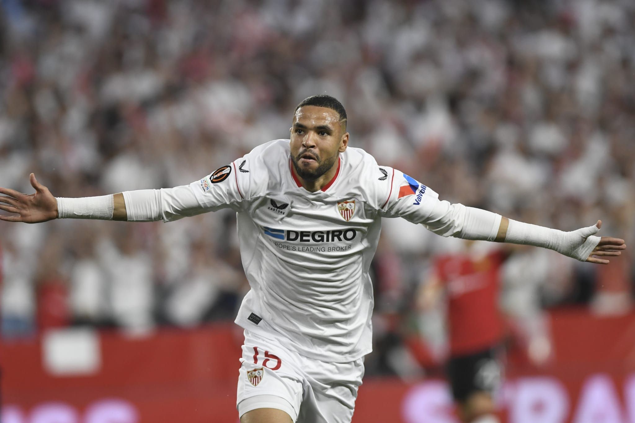  En-Nesyri celebra su gol al Manchester