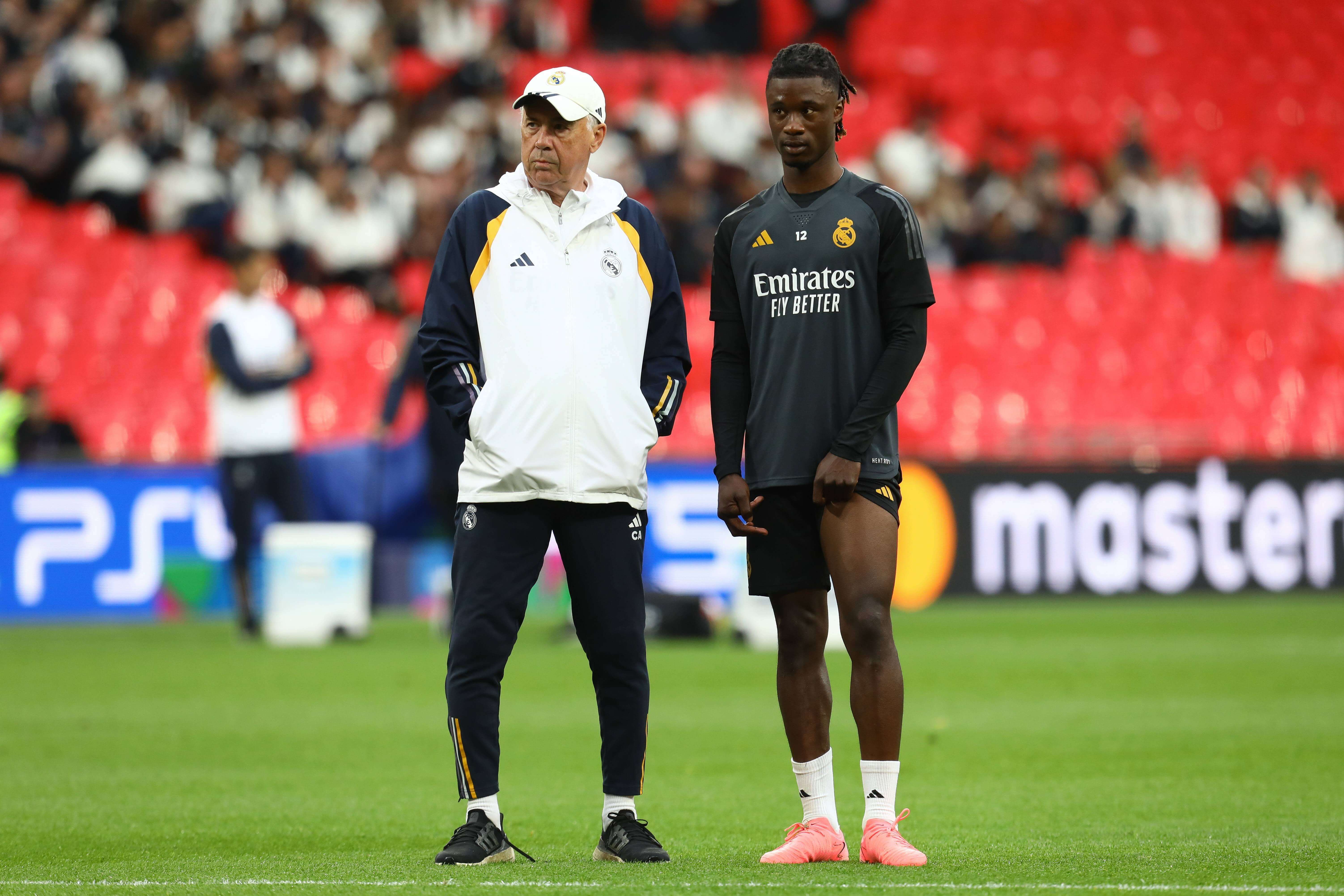 Ancelotti y Camavinga, en el entrenamiento previo a la final de Champions.