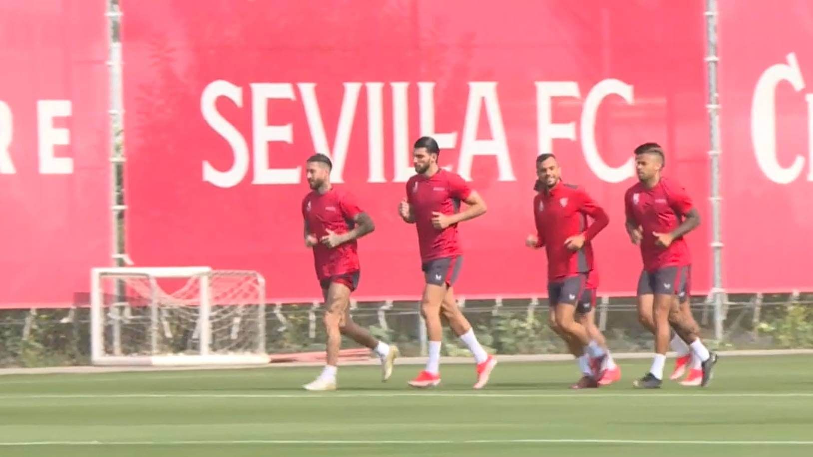  Imagen del entrenamiento del Sevilla de este jueves.