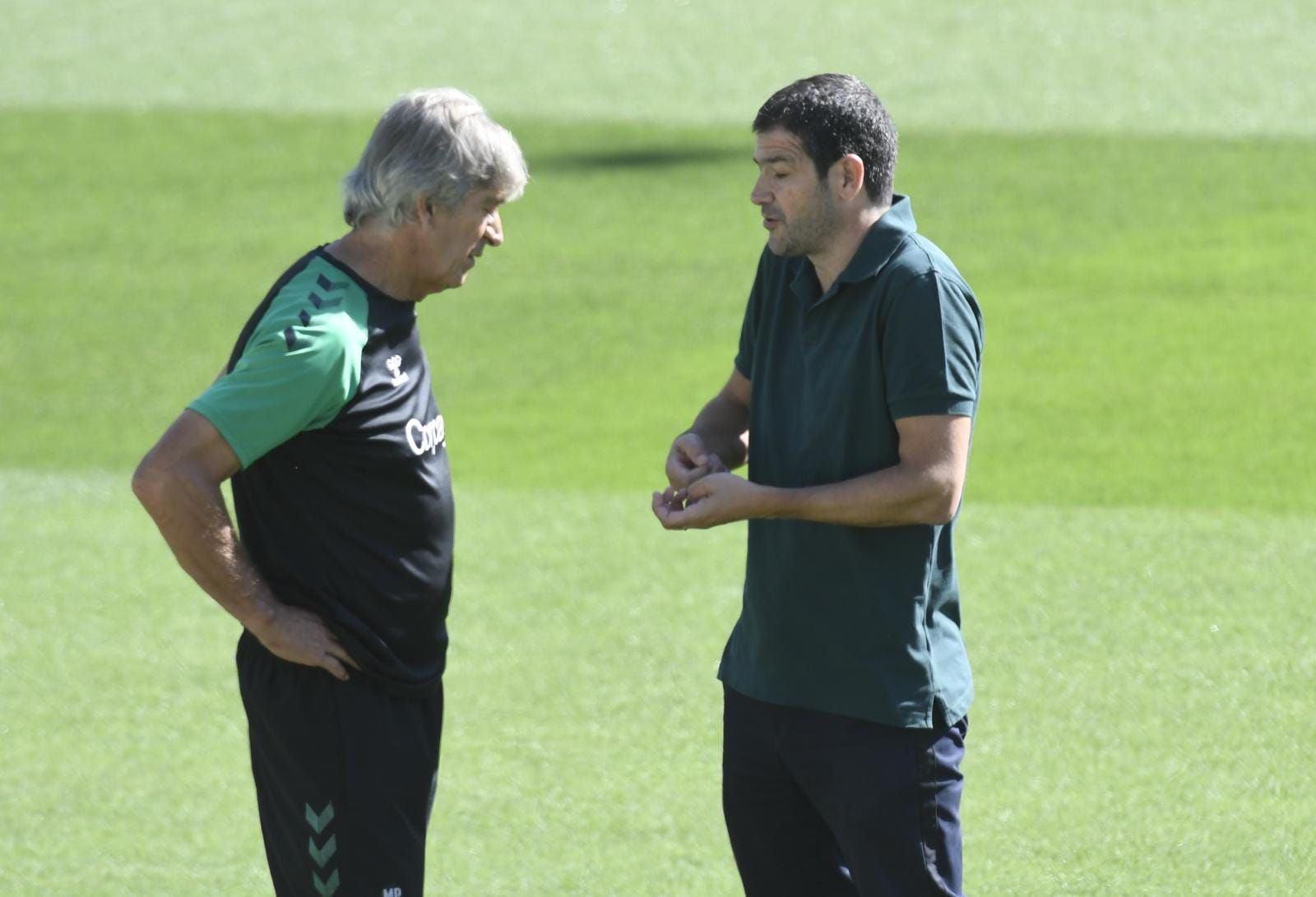 Manuel Pellegrini y Ramón Alarcón, en un entrenamiento del Betis.
