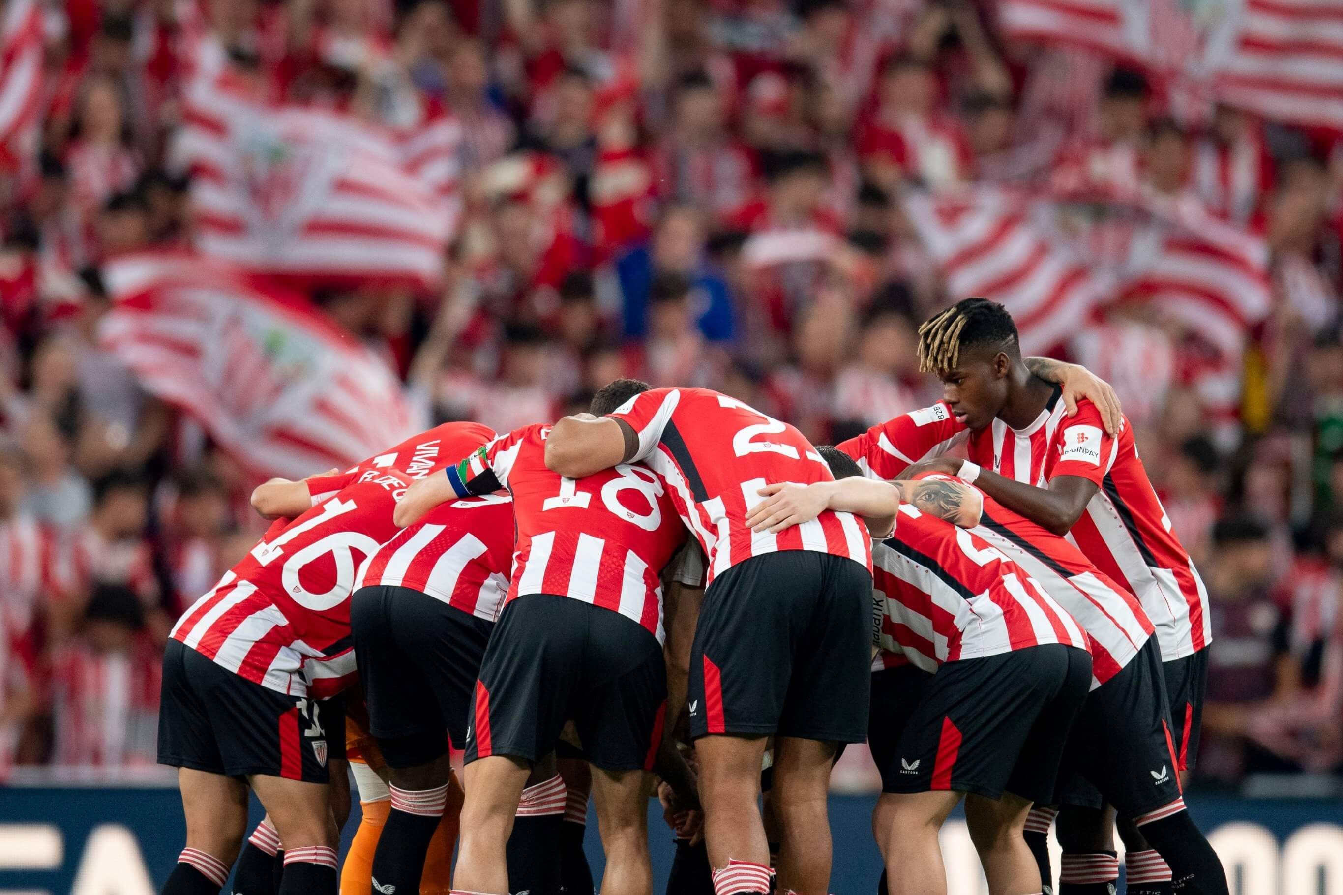 Piña del equipo antes de la semifinal contra el Manchester United de UEFA Europa League en San Mamés.