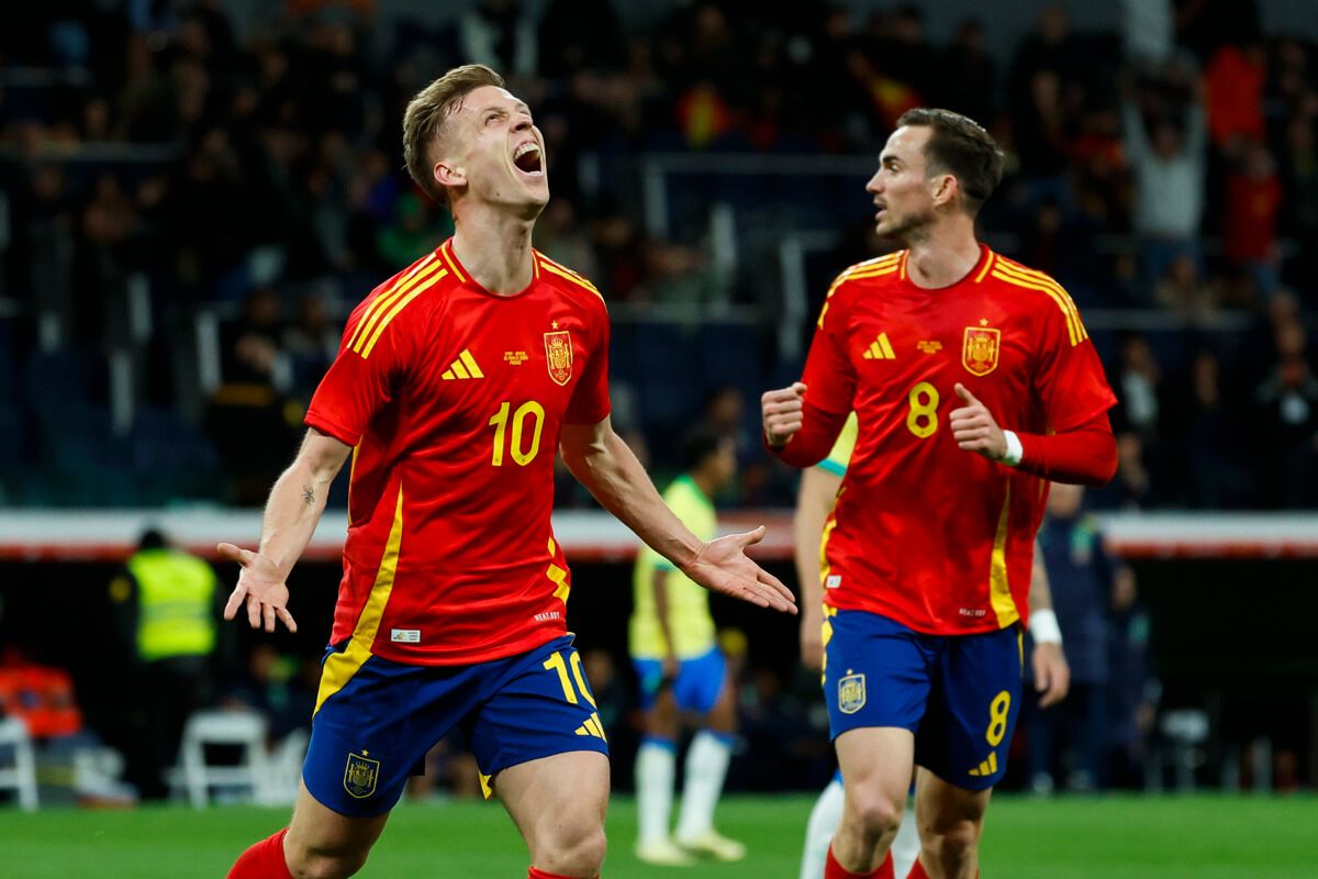 Dani Olmo celebra su gol en el España-Brasil.