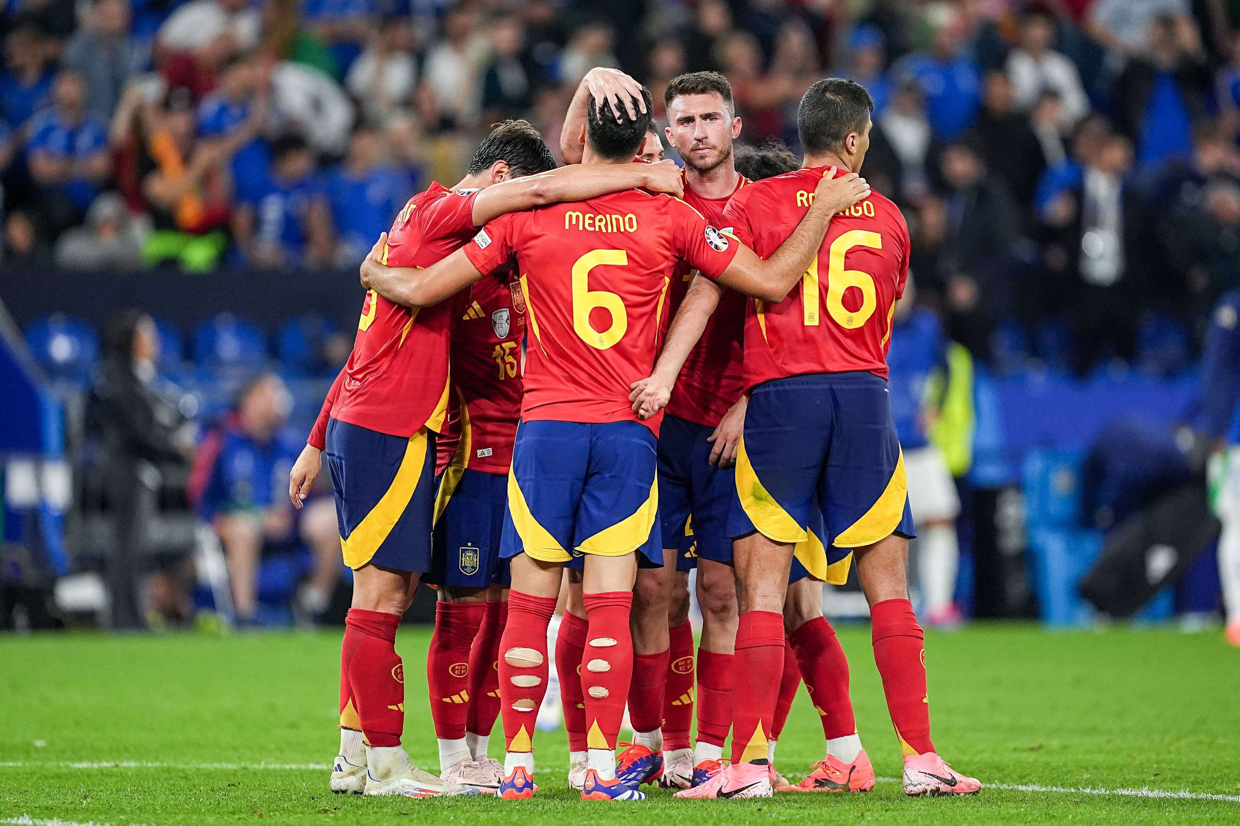  Los jugadores de España celebran el gol ante Italia.