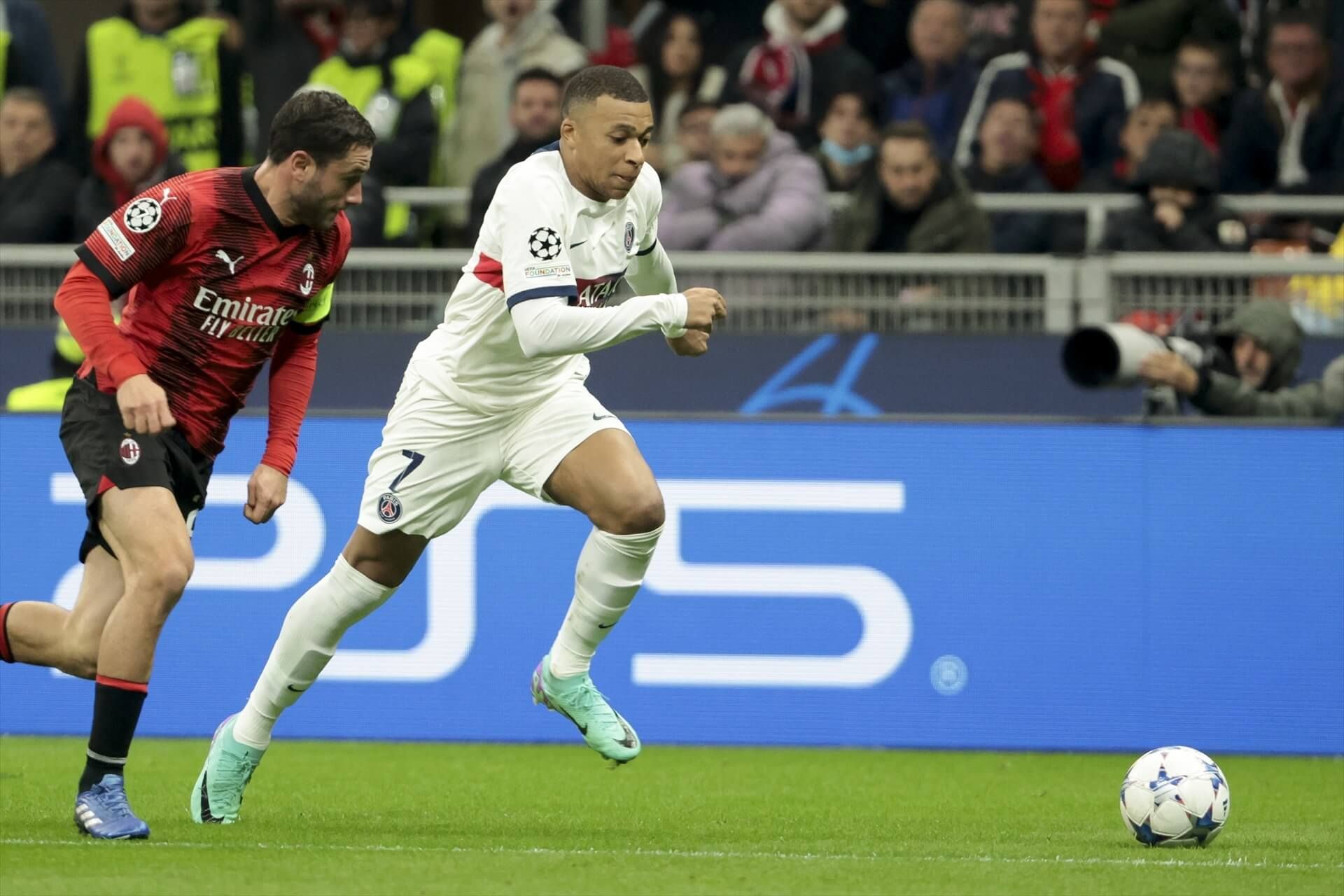  Kylian Mbappé en un partido contra el Milan