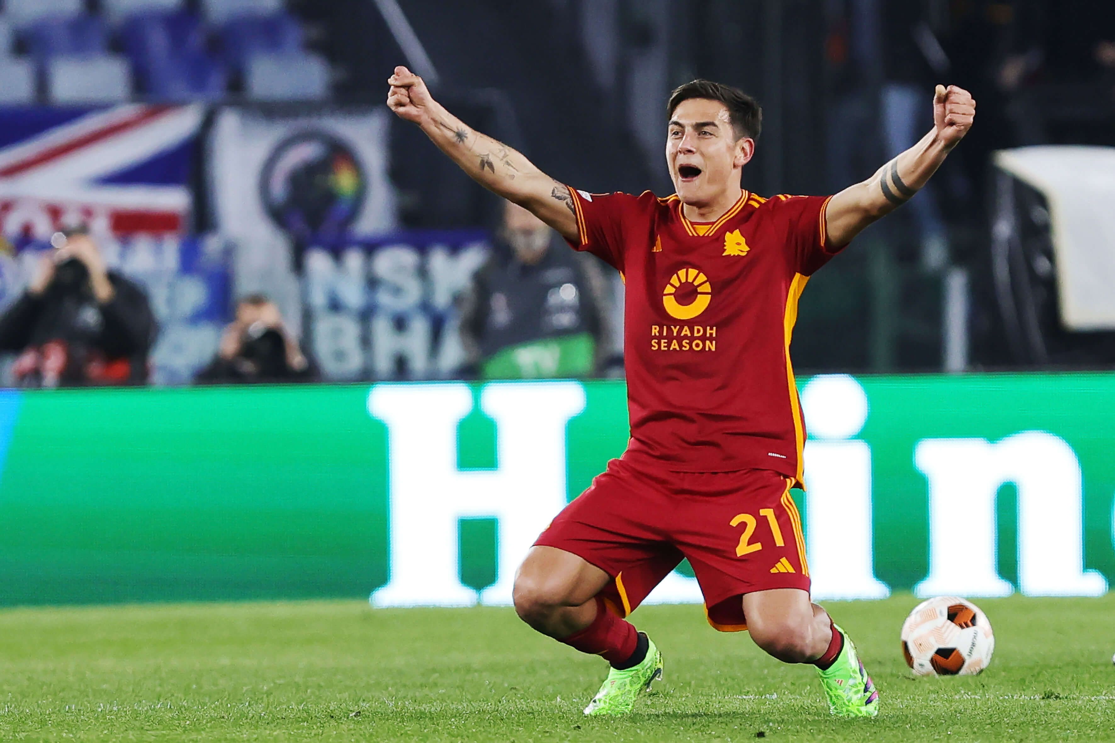  Dybala celebrando un gol con la Roma