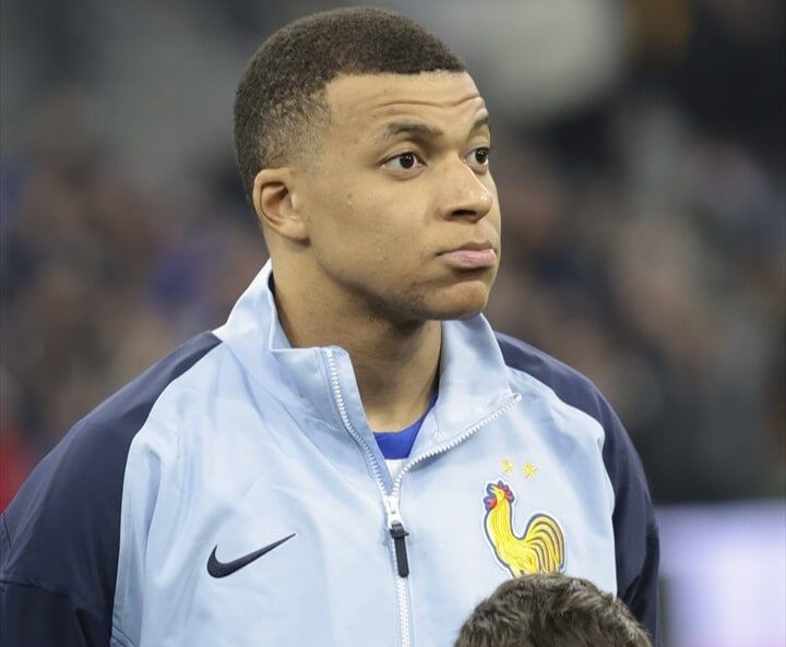  Kylian Mbappé antes de un partido con Francia