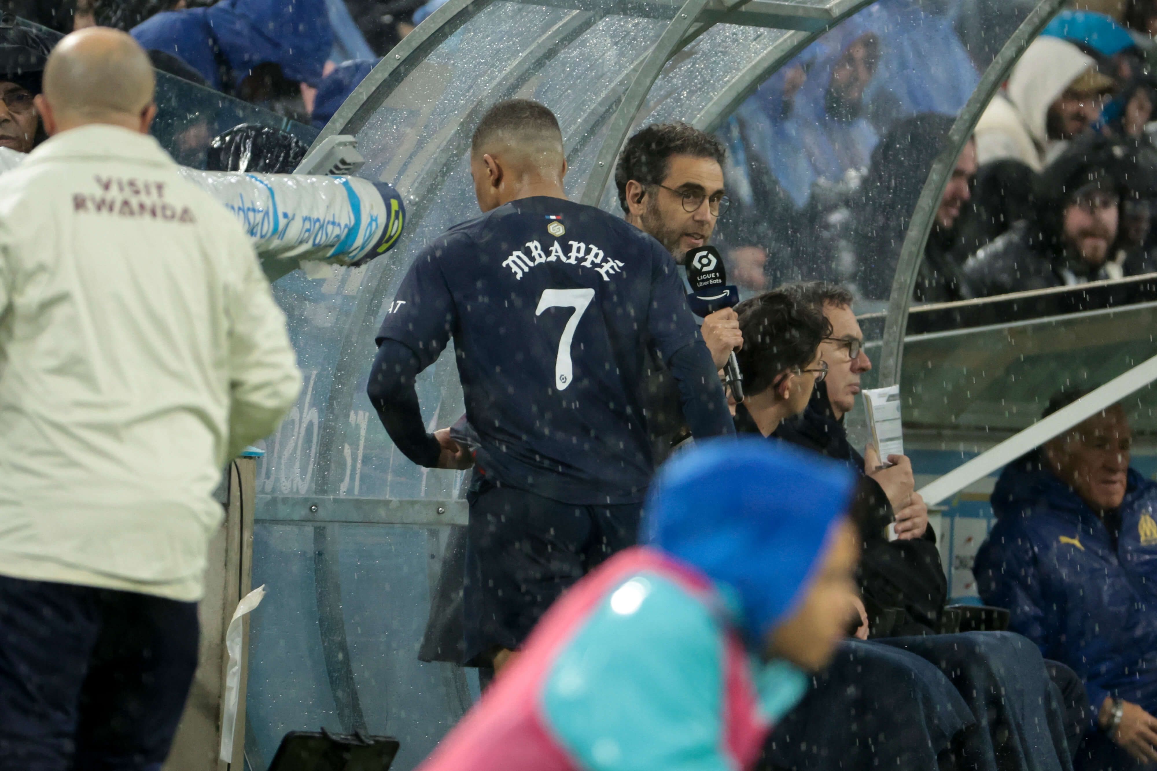 Kylian Mbappé en el momento de la sustitución ante el Marsella