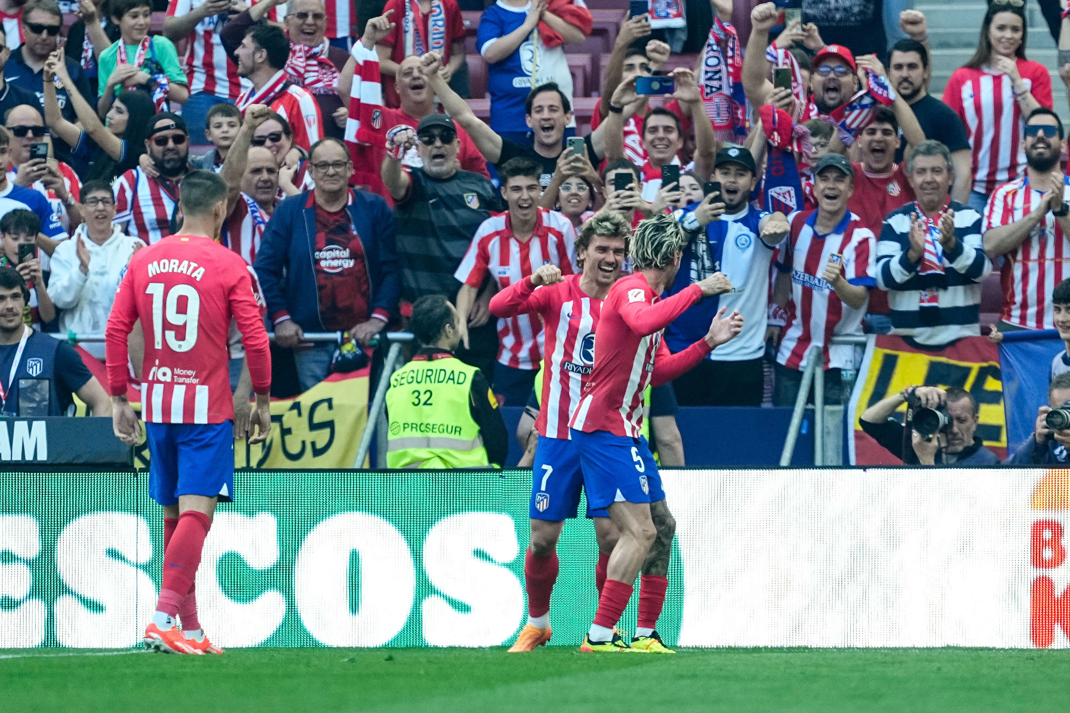  Antoine Griezmann y Rodrigo de Paul celebrando el gol (Fuente: Europa Press)