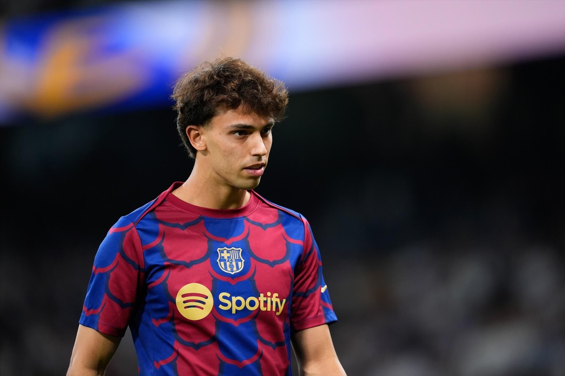 Joao Félix durante un calentamiento con el Barça