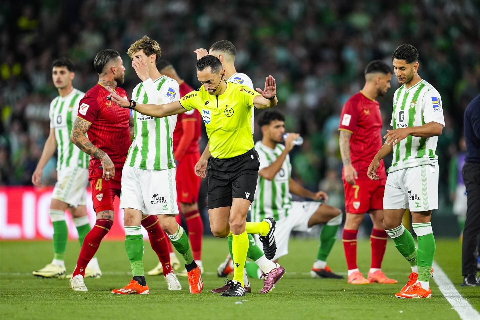  Sánchez Martínez, el árbitro del Betis - Sevilla
