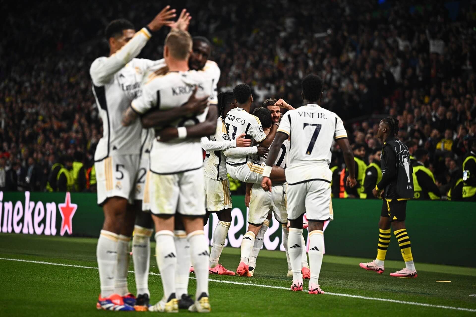  Los jugadores del Real Madrid celebrando un gol en la final de Champions