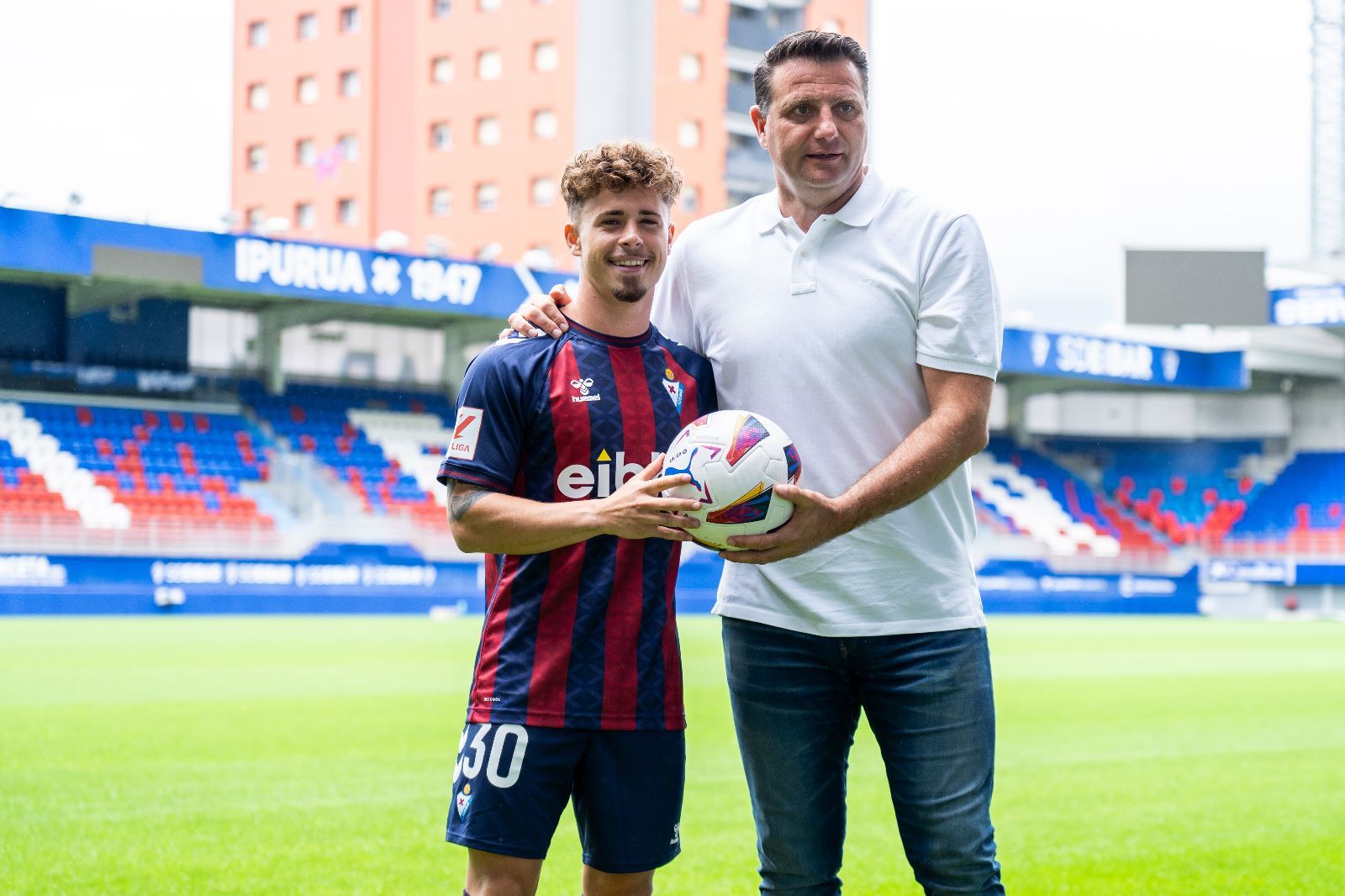  Mario Soriano en su presentación con el Eibar