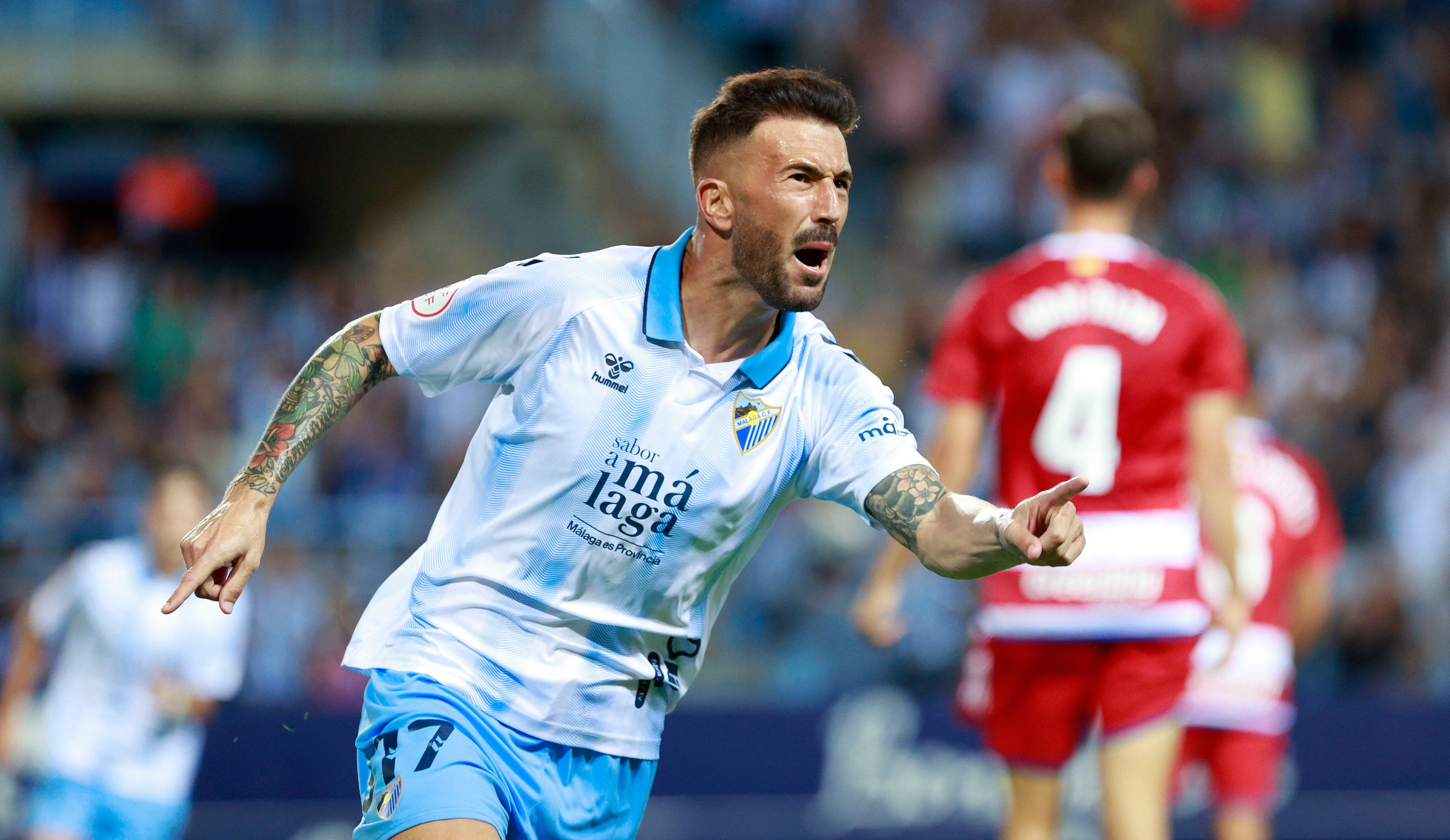  Dioni celebra un gol con el Málaga.