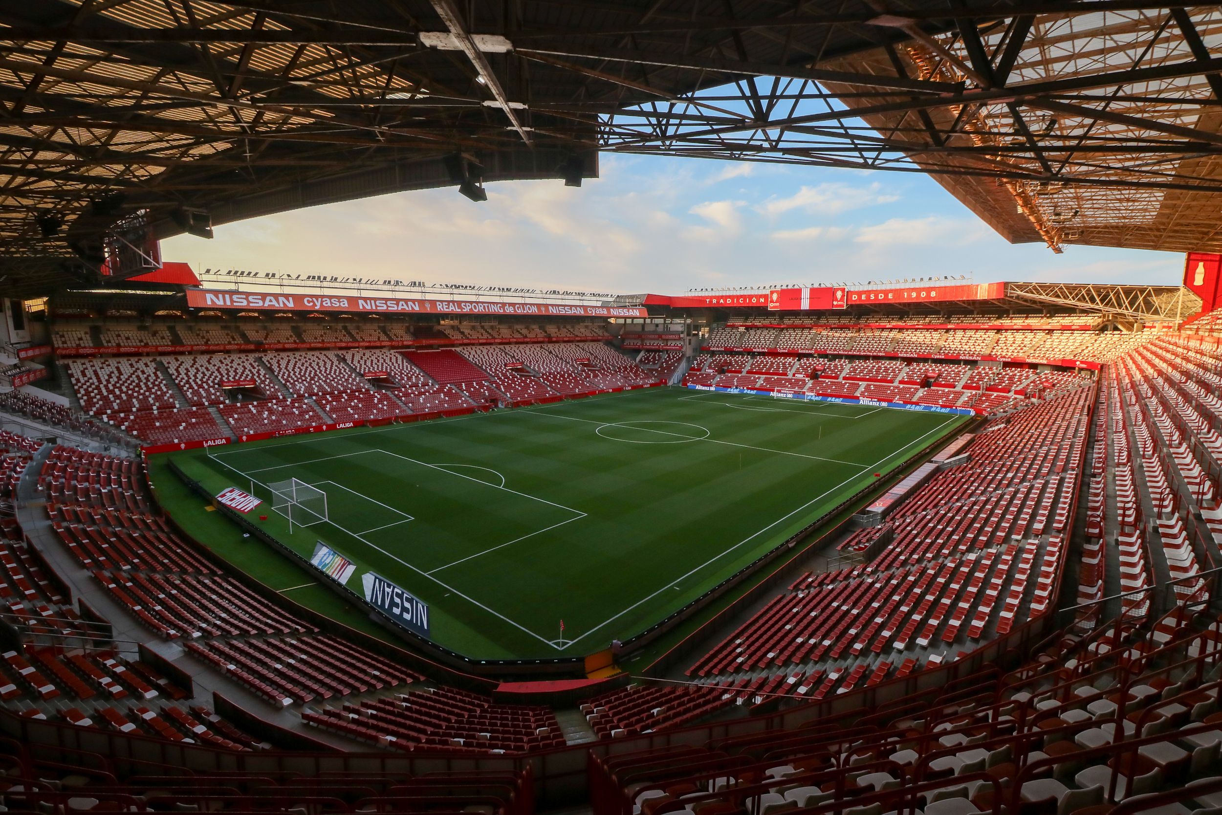  El Molinón en la previa del partido ante el Elche.