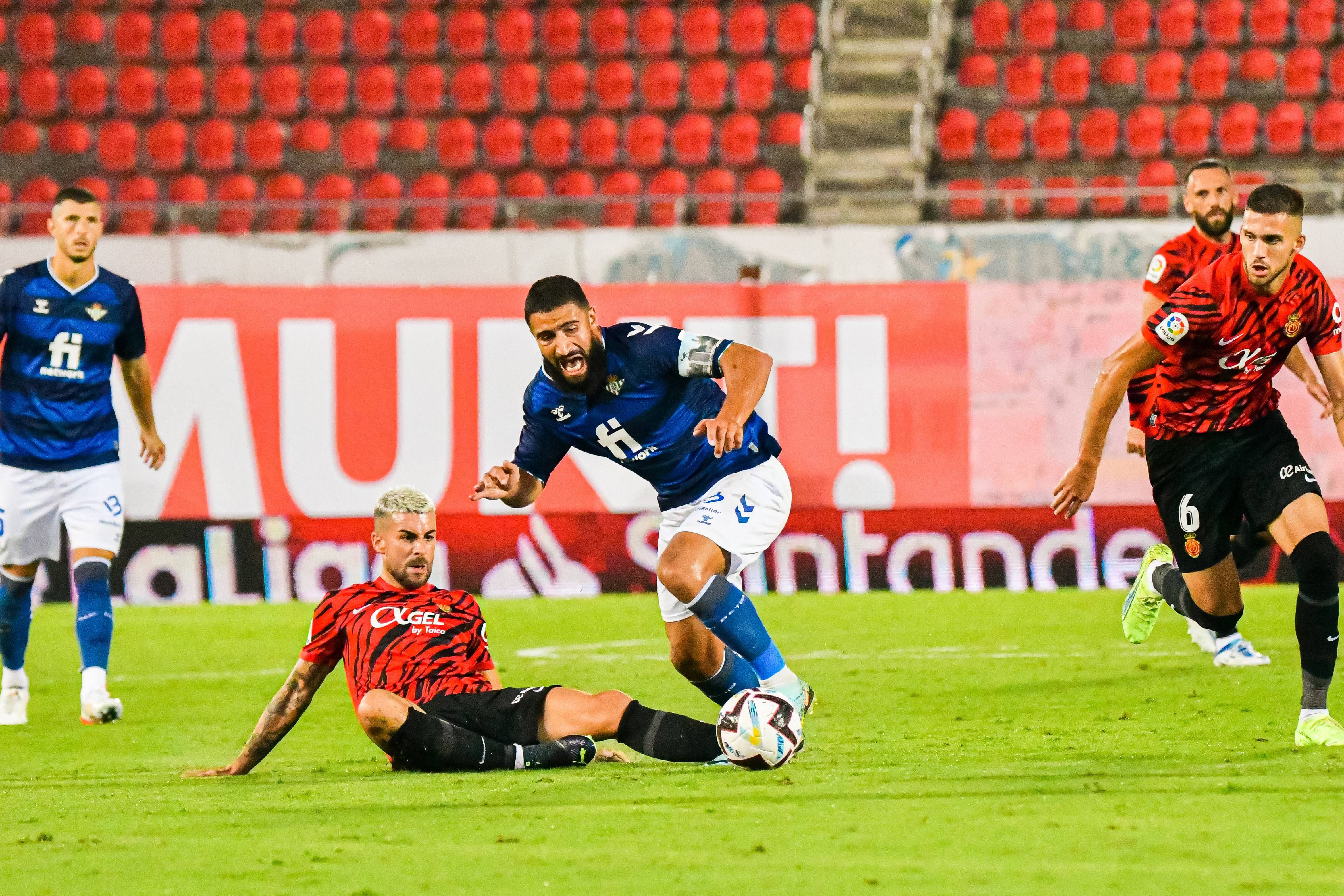  Nabil Fekir con la pelota (foto: Cordón Press).