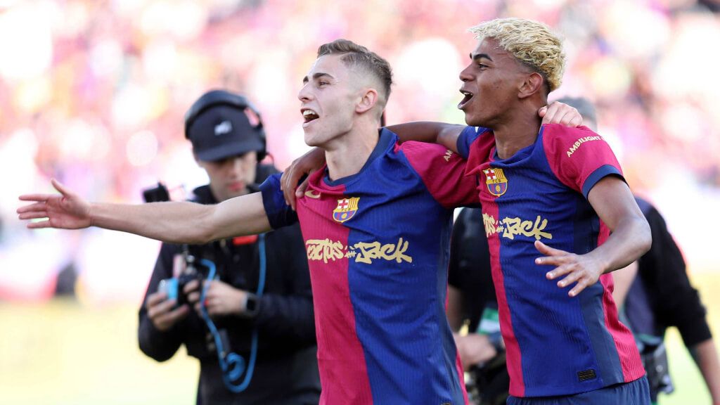  Fermín López y Lamine Yamal celebrando tras el Clásico (Fuente: Cordon Press)