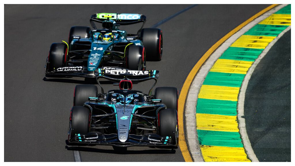  Fernando Alonso y George Russell, durante el GP de Australia de F1.