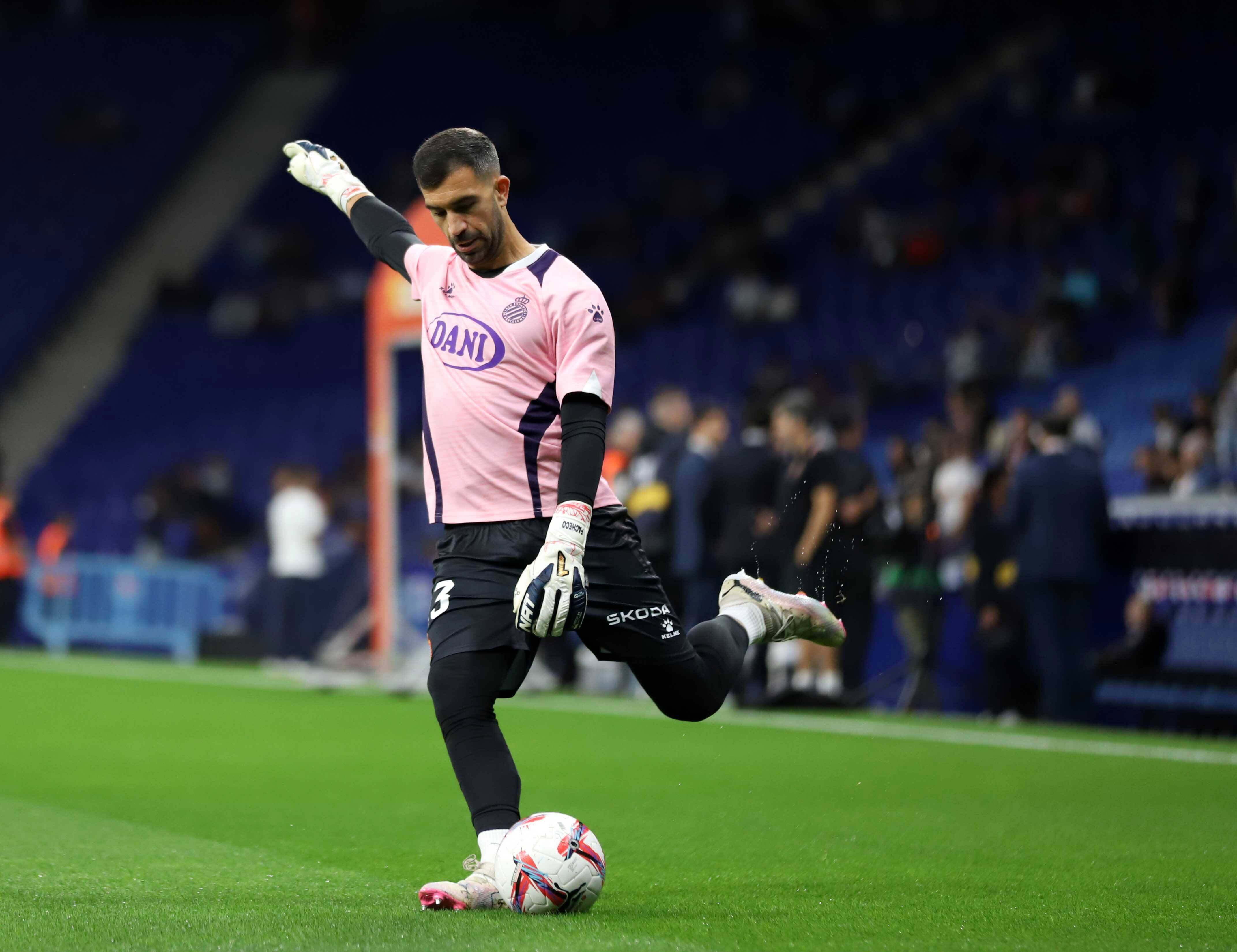  Fernando Pacheco, en un calentamiento con el Espanyol.